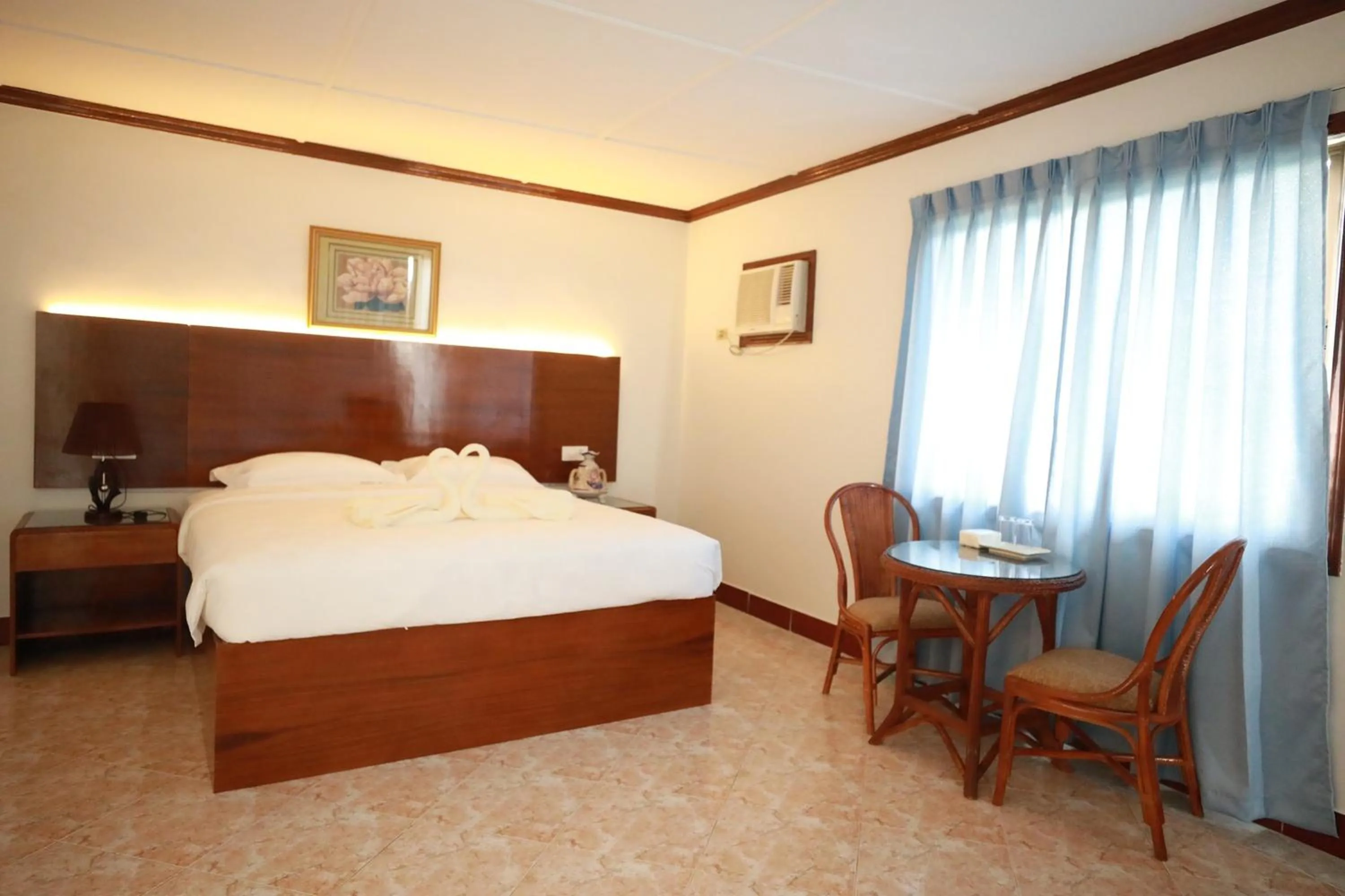 Bed in Bohol Plaza Mountain Resort and Restaurant