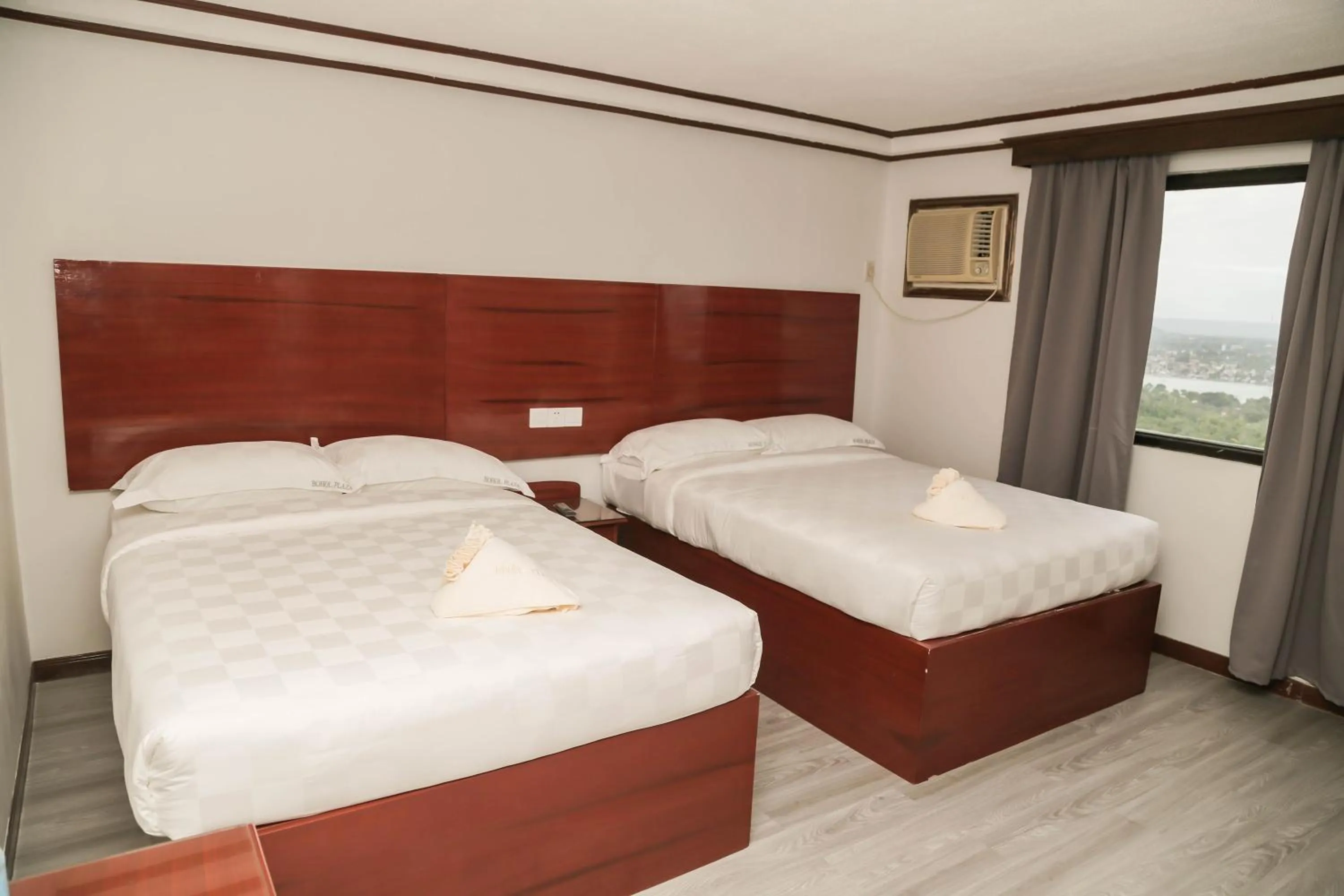 Bed in Bohol Plaza Mountain Resort and Restaurant