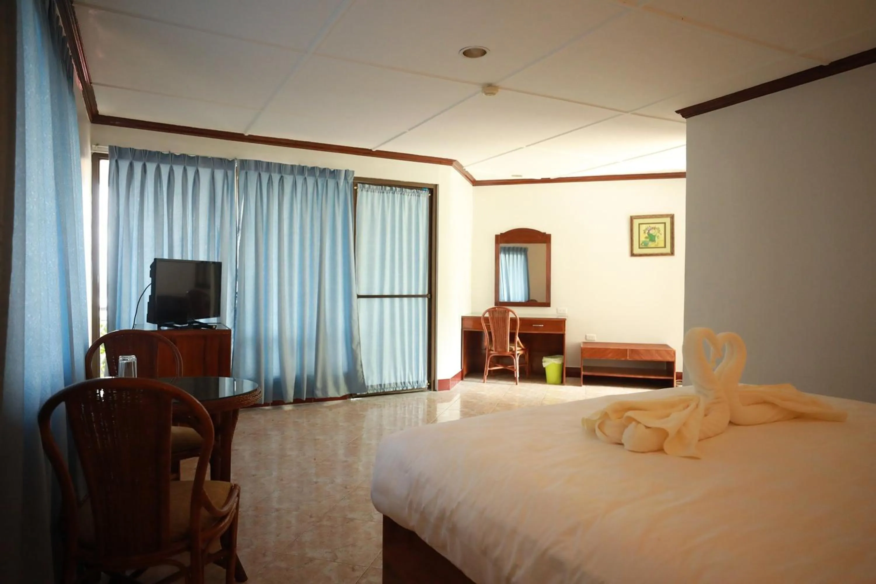 Bed in Bohol Plaza Mountain Resort and Restaurant