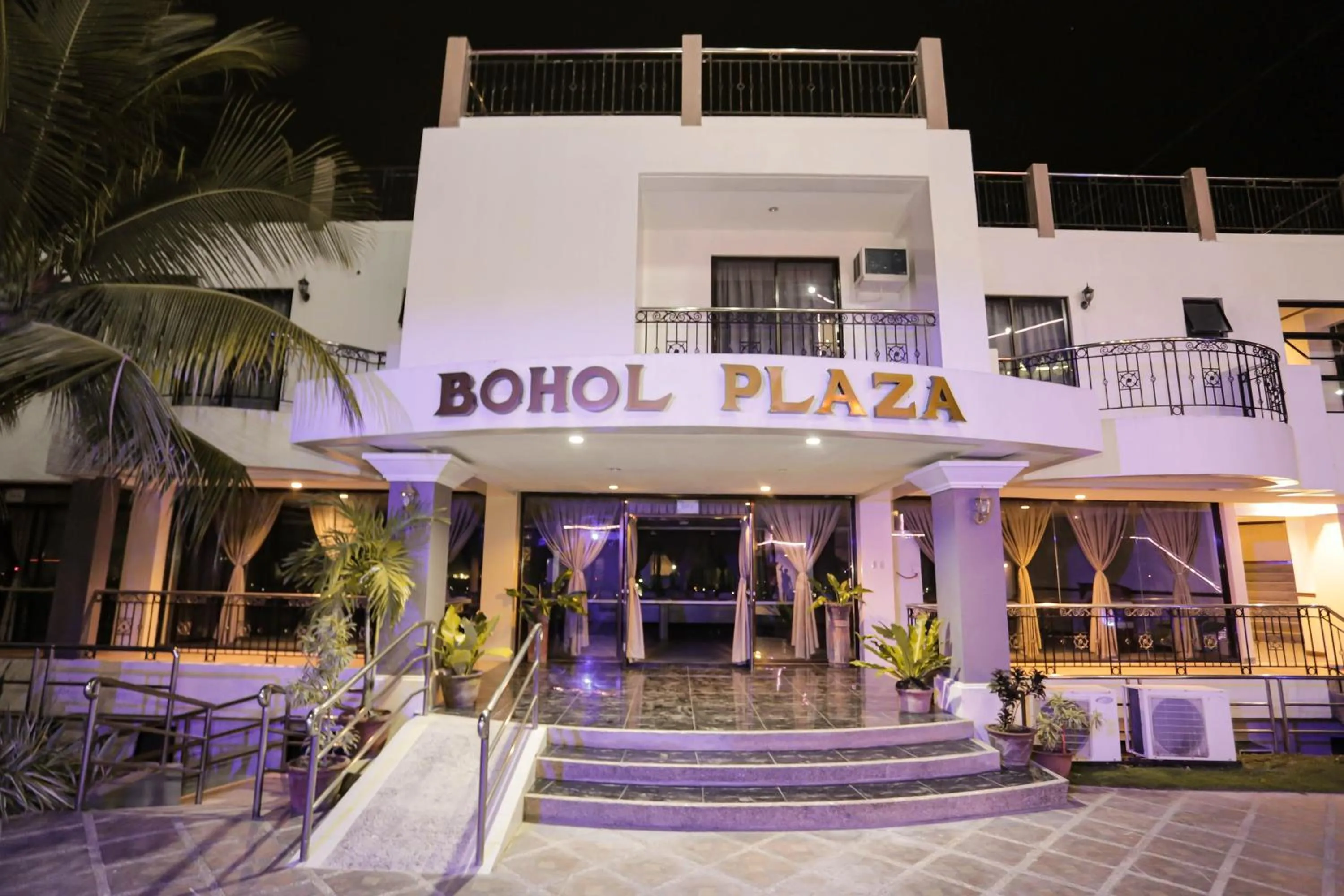 Property building in Bohol Plaza Mountain Resort and Restaurant