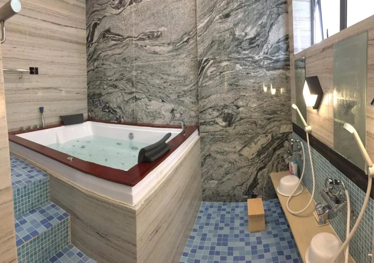 Public Bath in Hotel Yah Hanoi & Spa