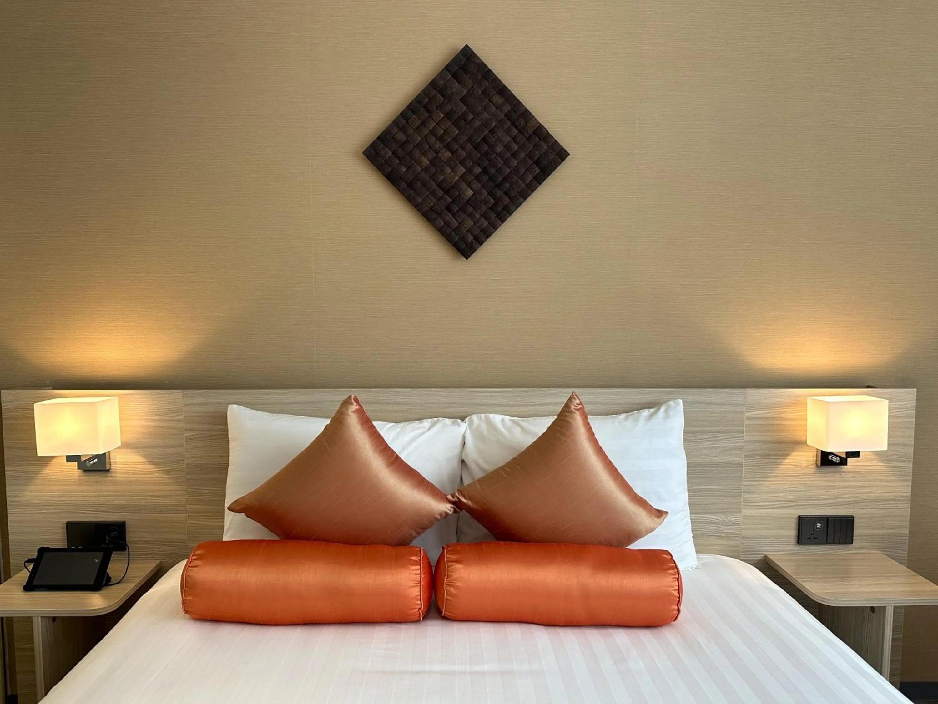 Bed in Hotel Yah Hanoi & Spa