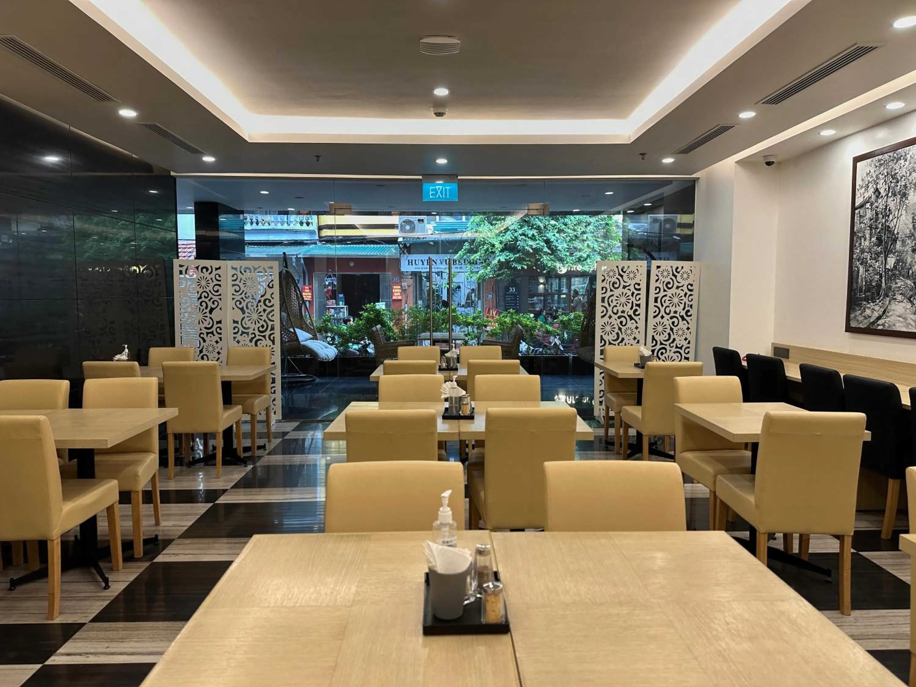 Restaurant/places to eat in Hotel Yah Hanoi & Spa