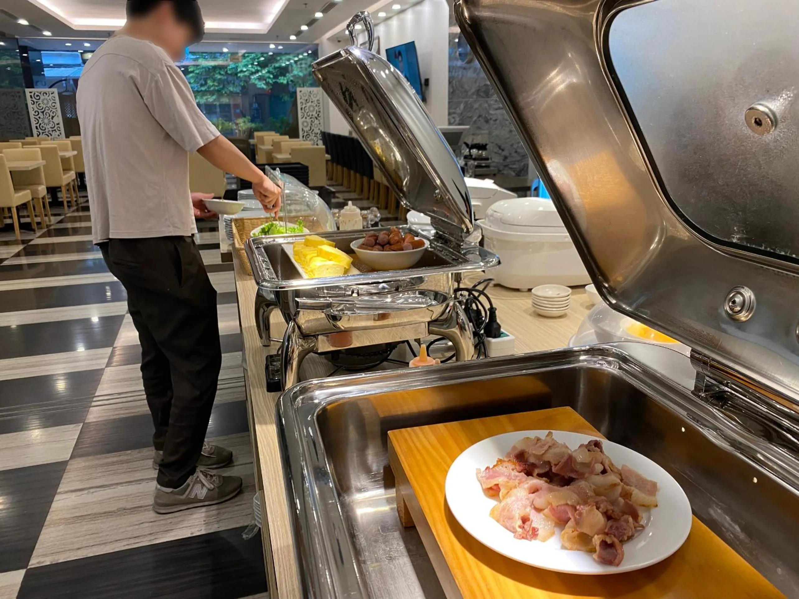 Food and drinks in Hotel Yah Hanoi & Spa