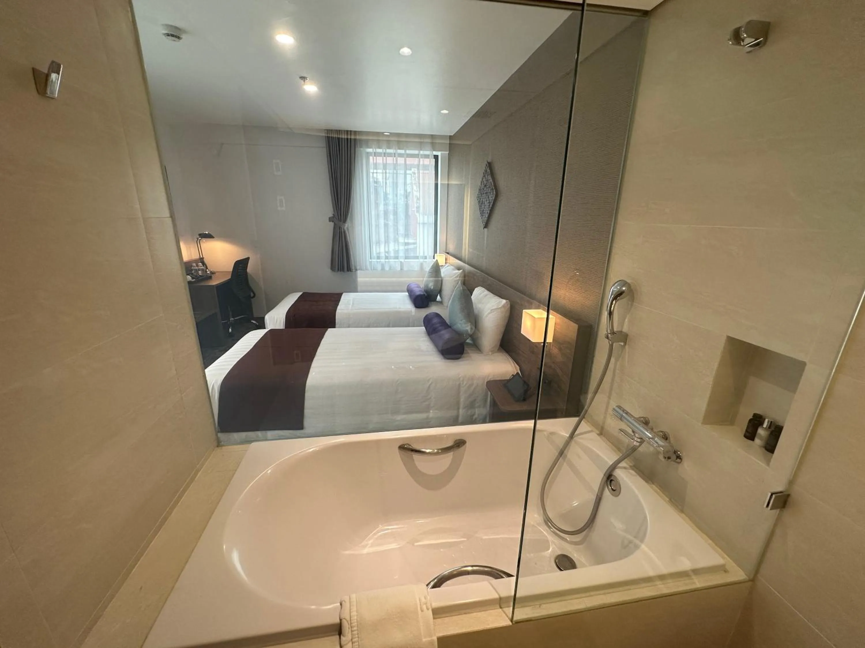 Hot Tub in Hotel Yah Hanoi & Spa