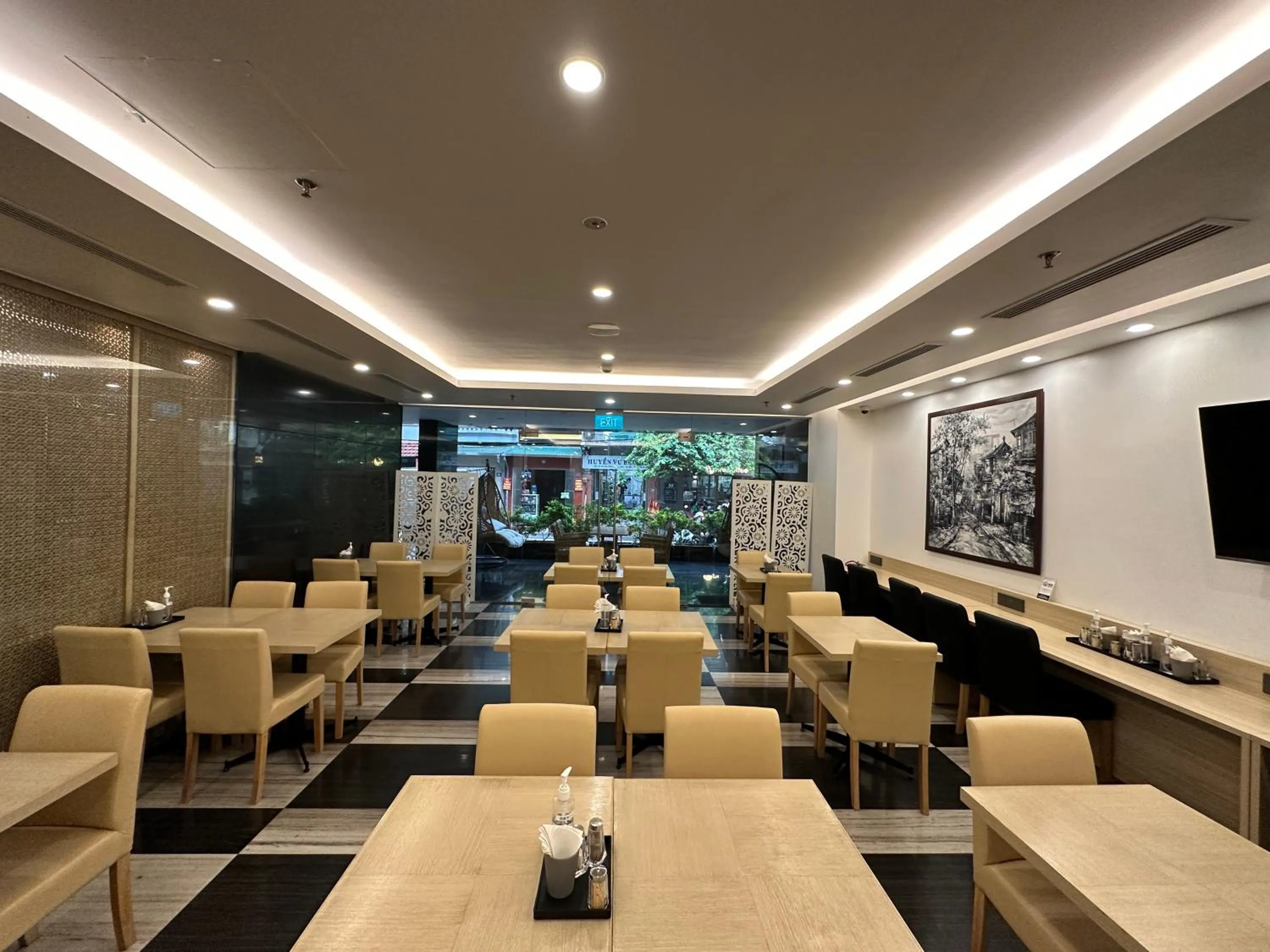Restaurant/places to eat in Hotel Yah Hanoi & Spa