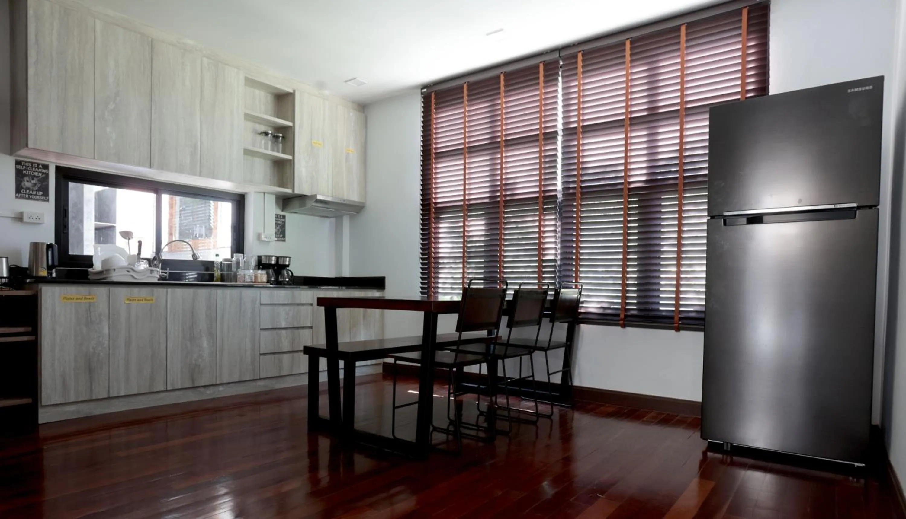 Kitchen or kitchenette in TarTar & Nay Hostel