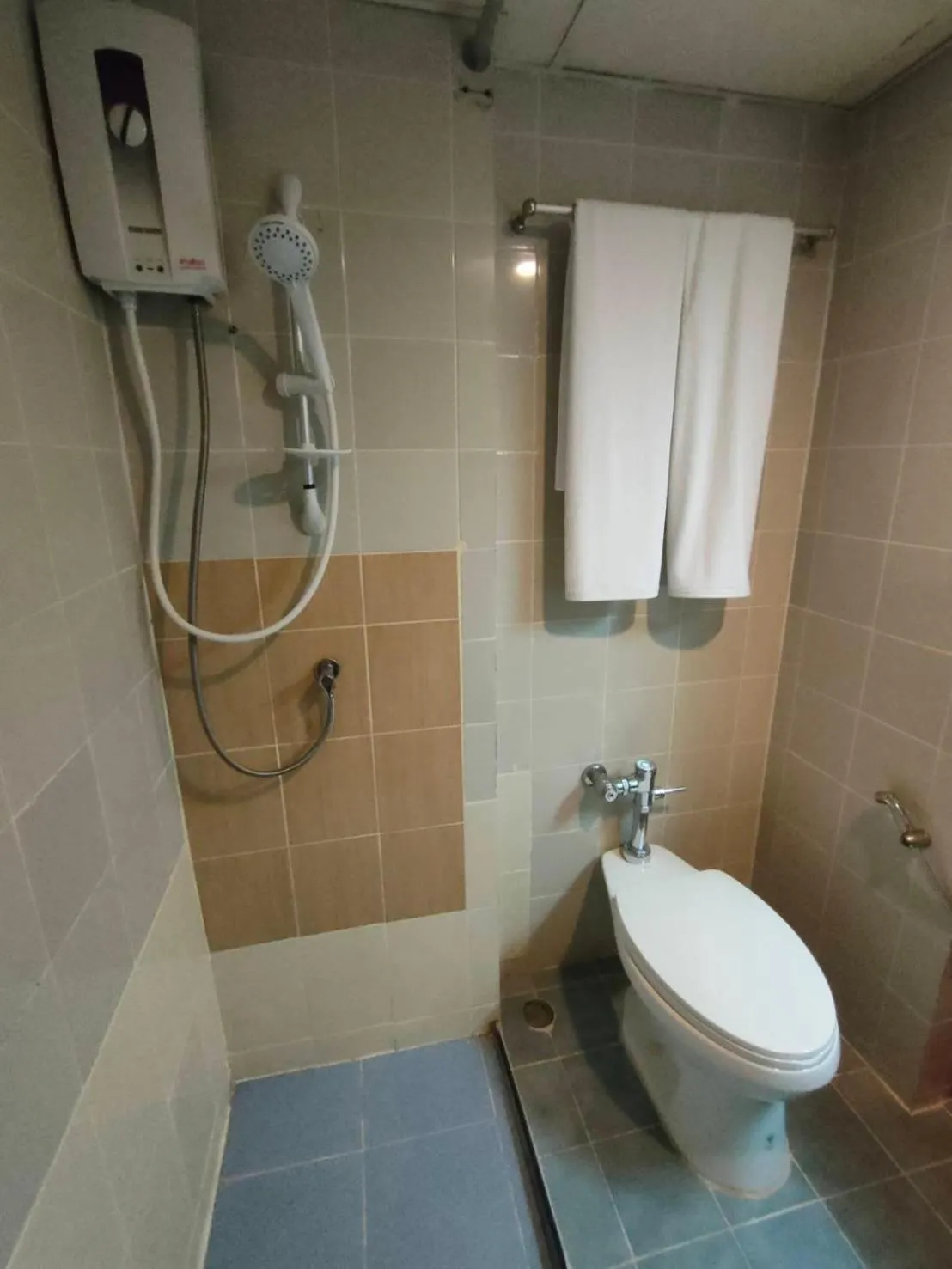 Shower in INTERTOWER HOTEL (SHA)