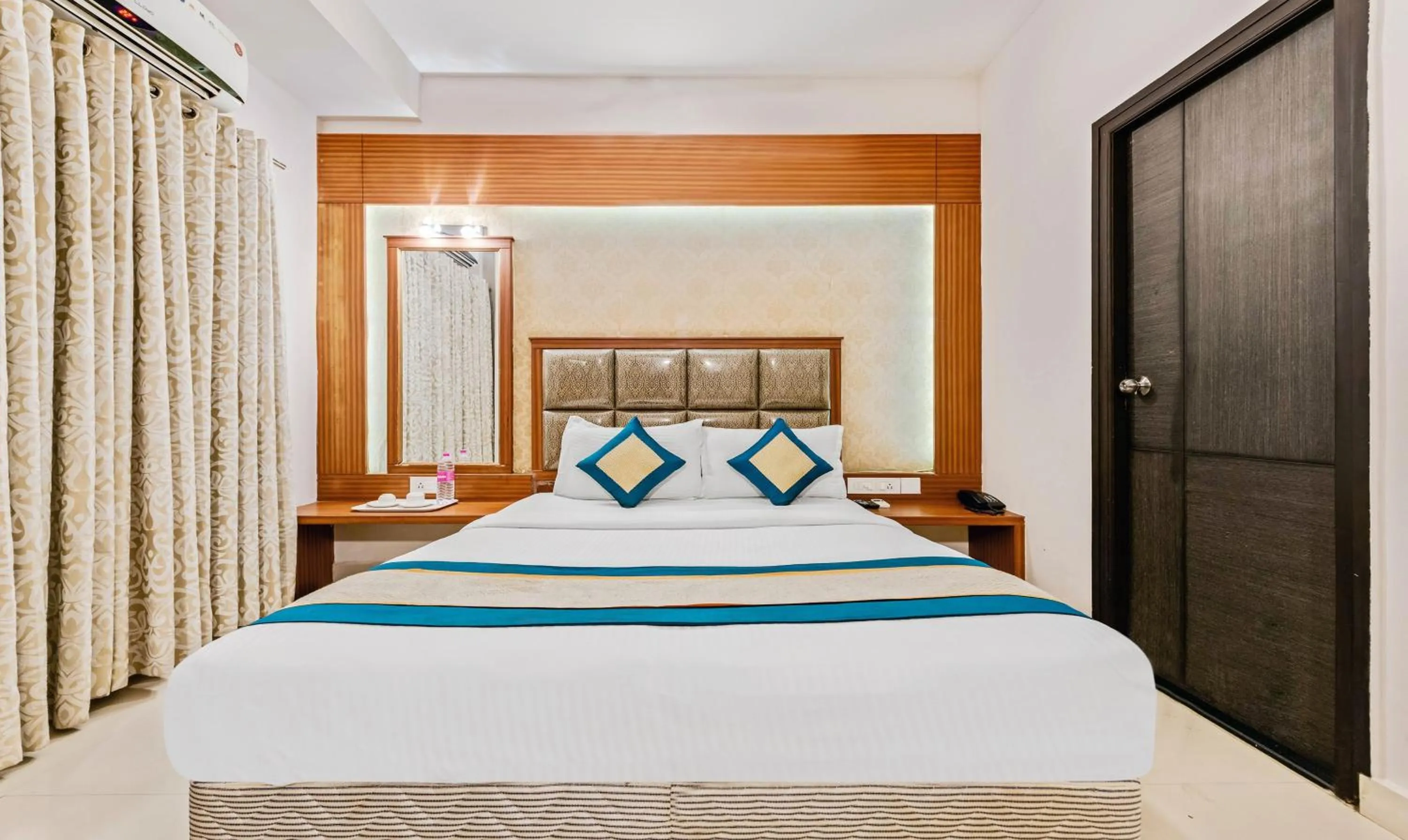 Bedroom, Bed in Pine Tree Boutique Hotel