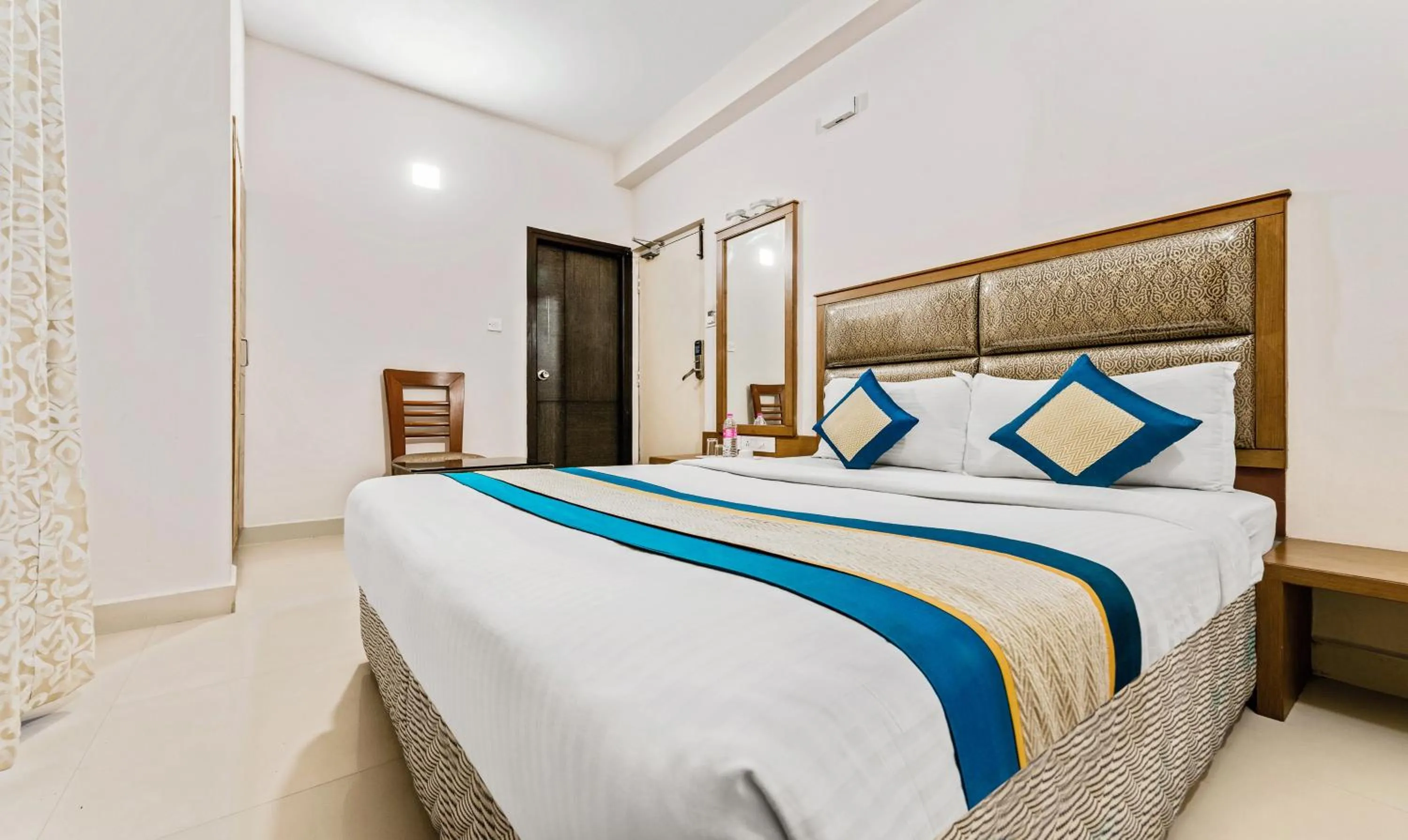 Bedroom, Bed in Pine Tree Boutique Hotel