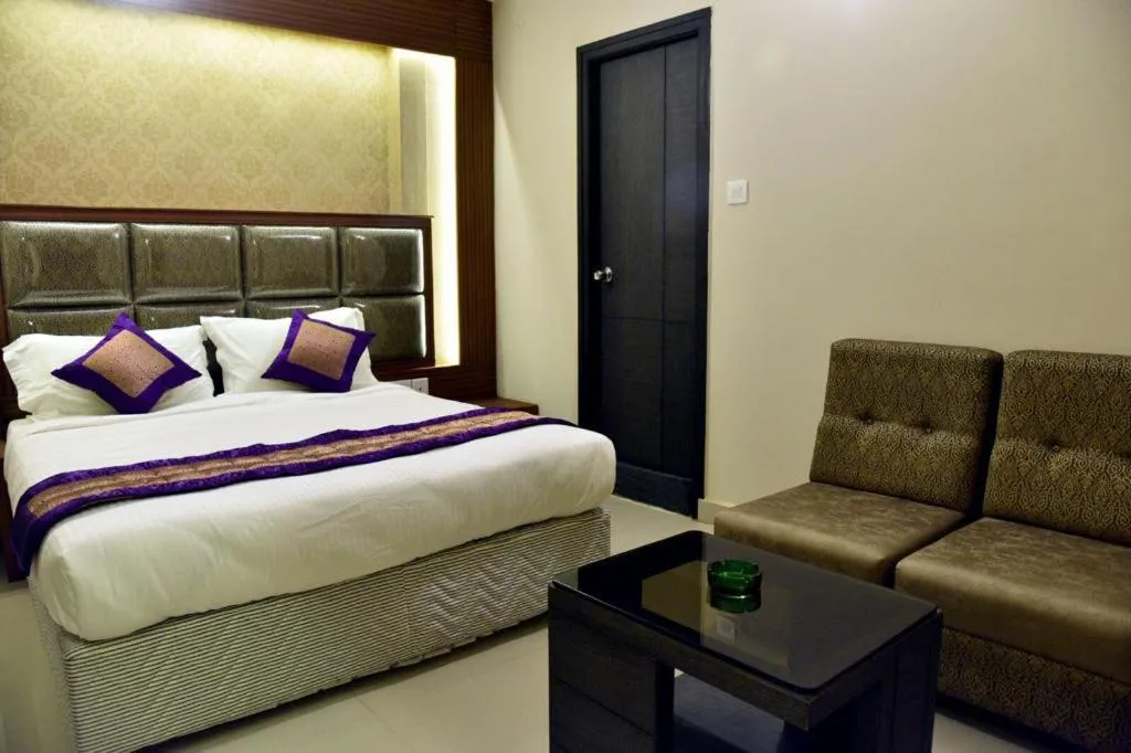 Bedroom, Bed in Pine Tree Boutique Hotel