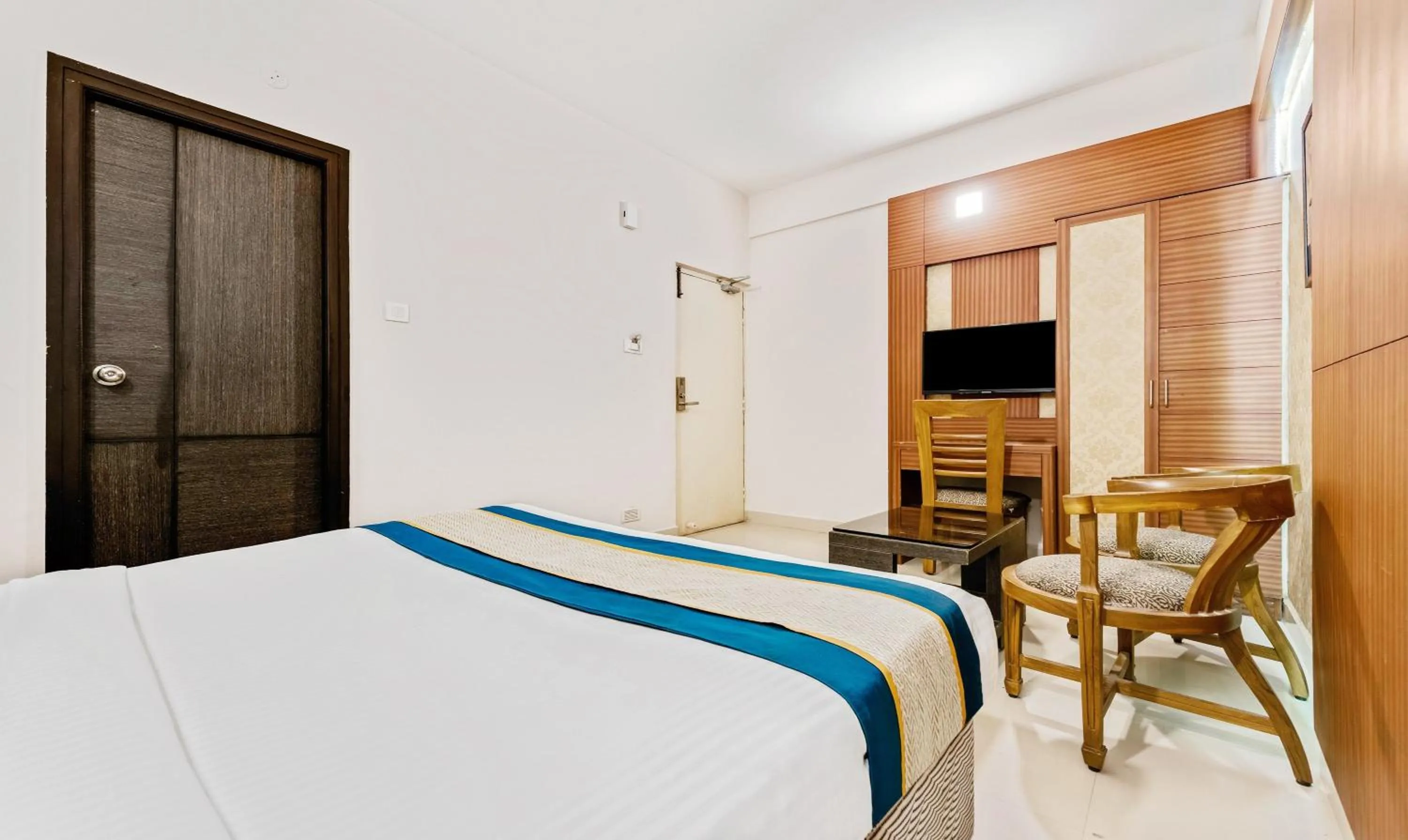 Bedroom, Bed in Pine Tree Boutique Hotel