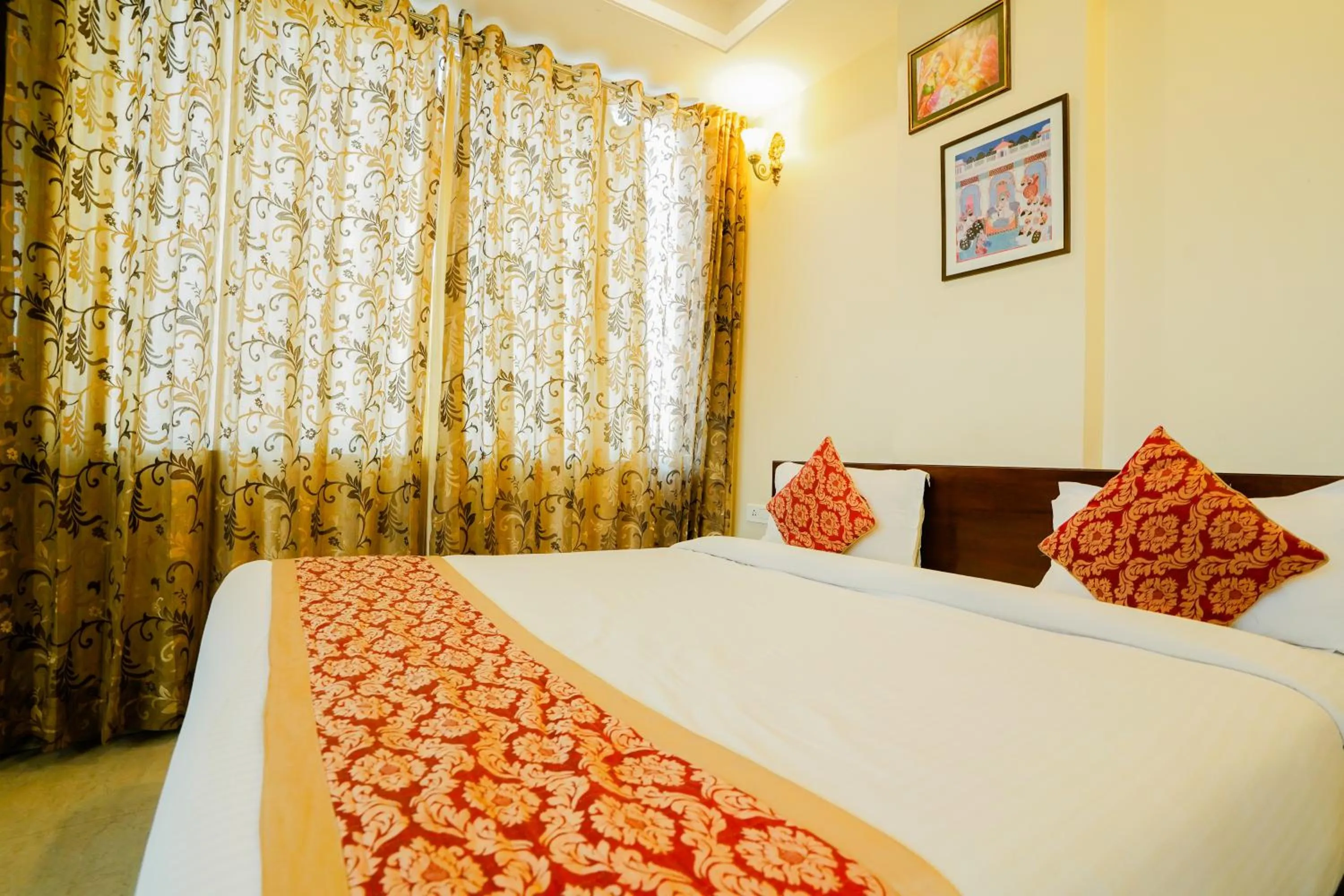 Bed in Hotel Cheelgadi