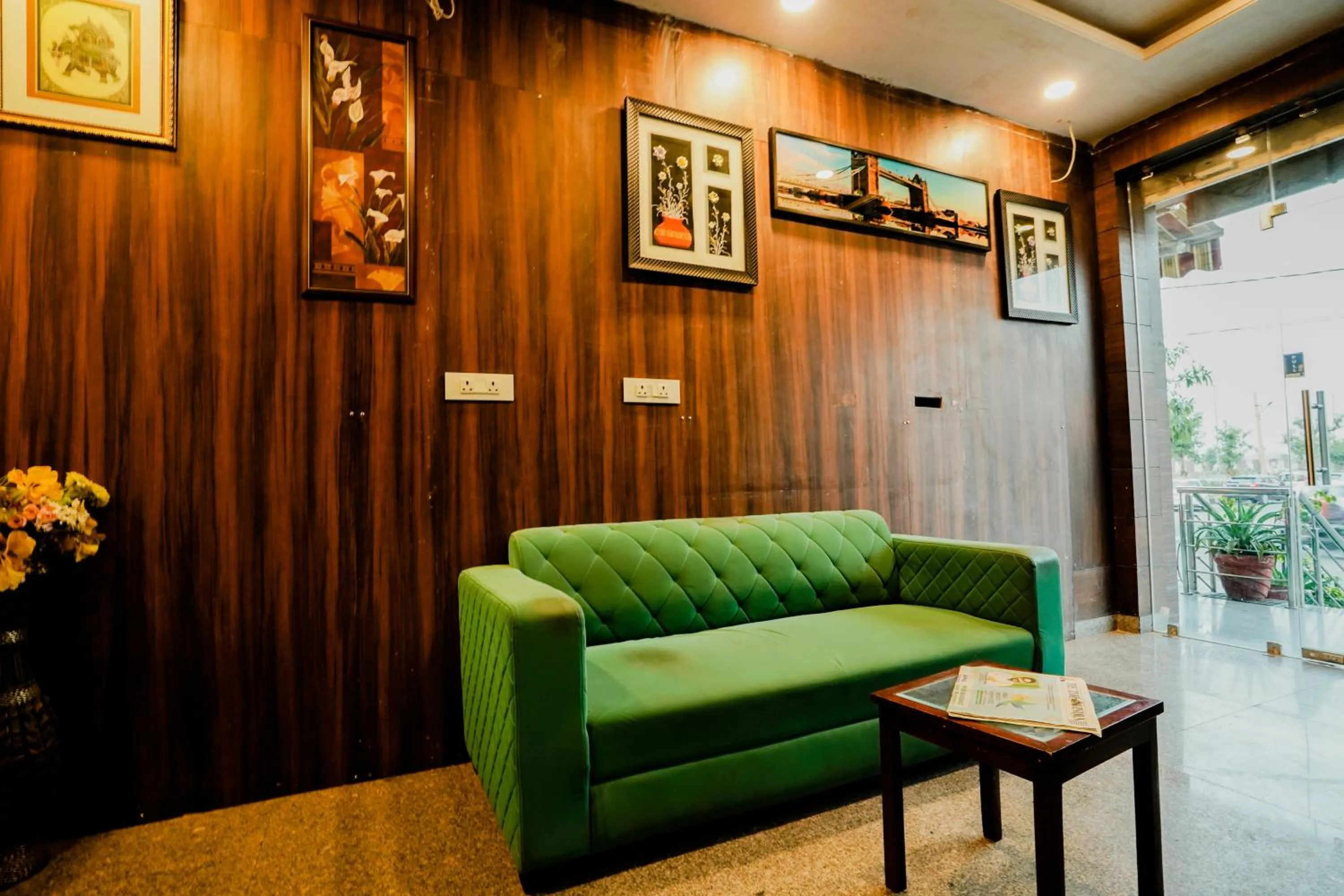 Lobby or reception in Hotel Cheelgadi