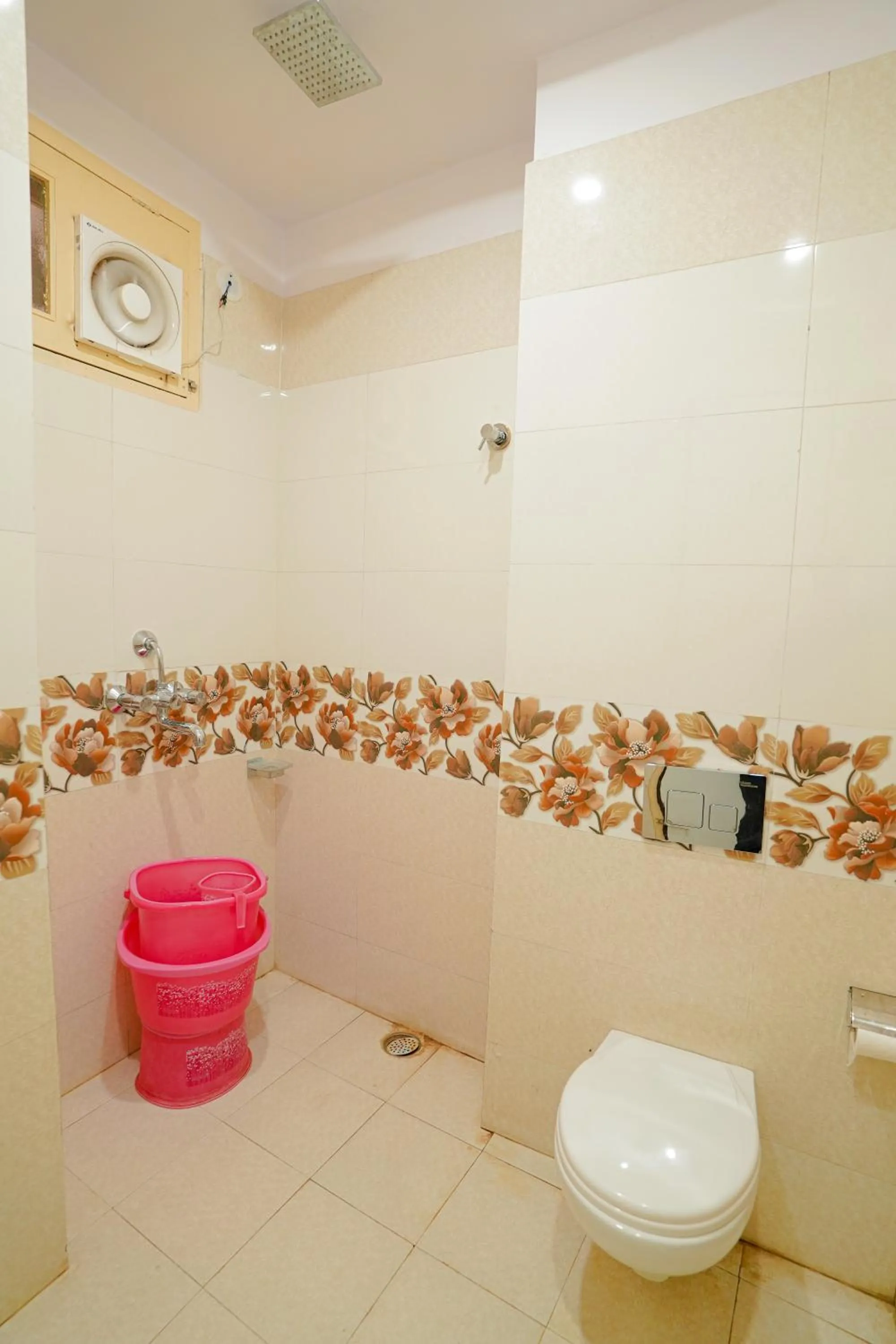 Toilet in Hotel Cheelgadi