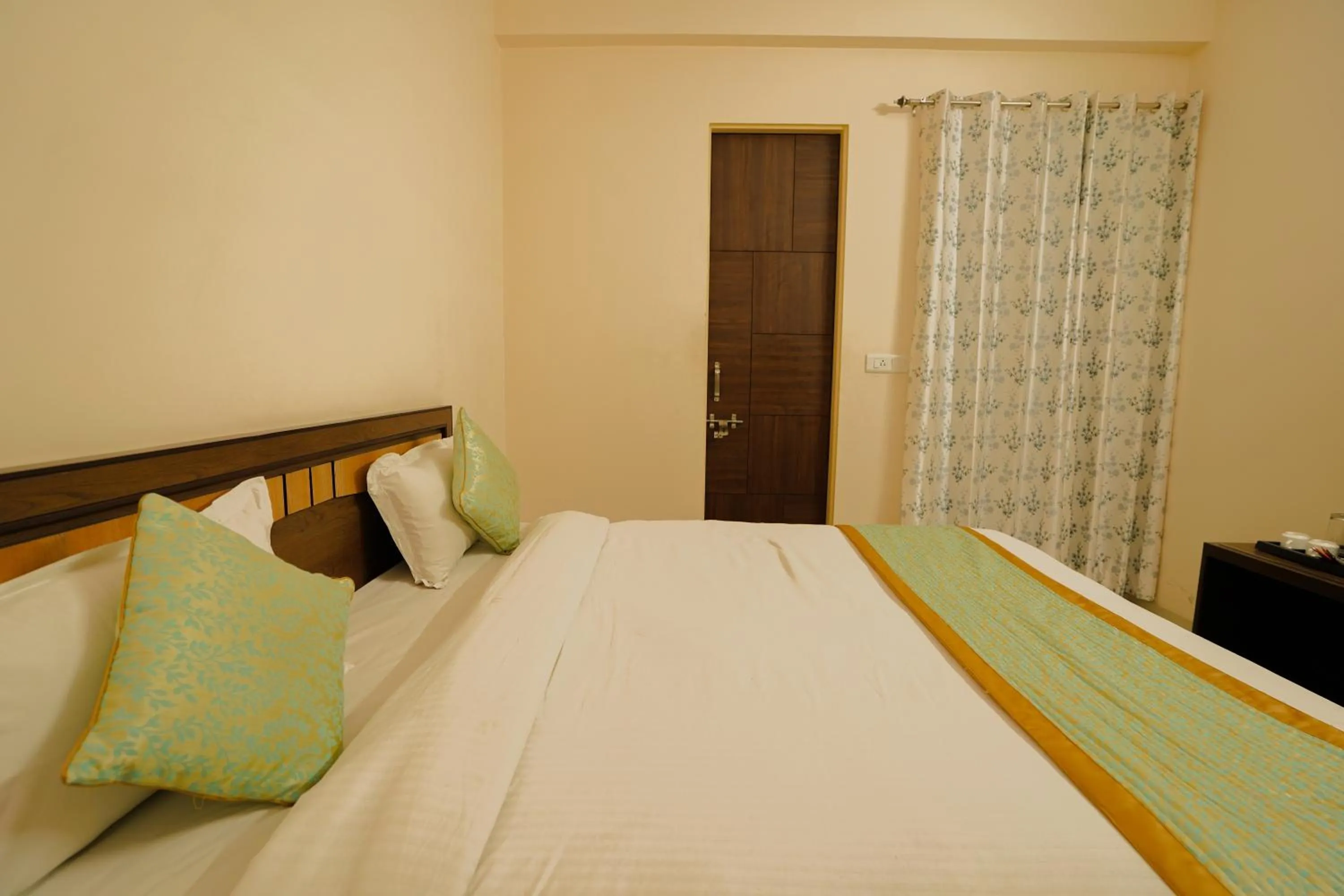 Bed in Hotel Cheelgadi