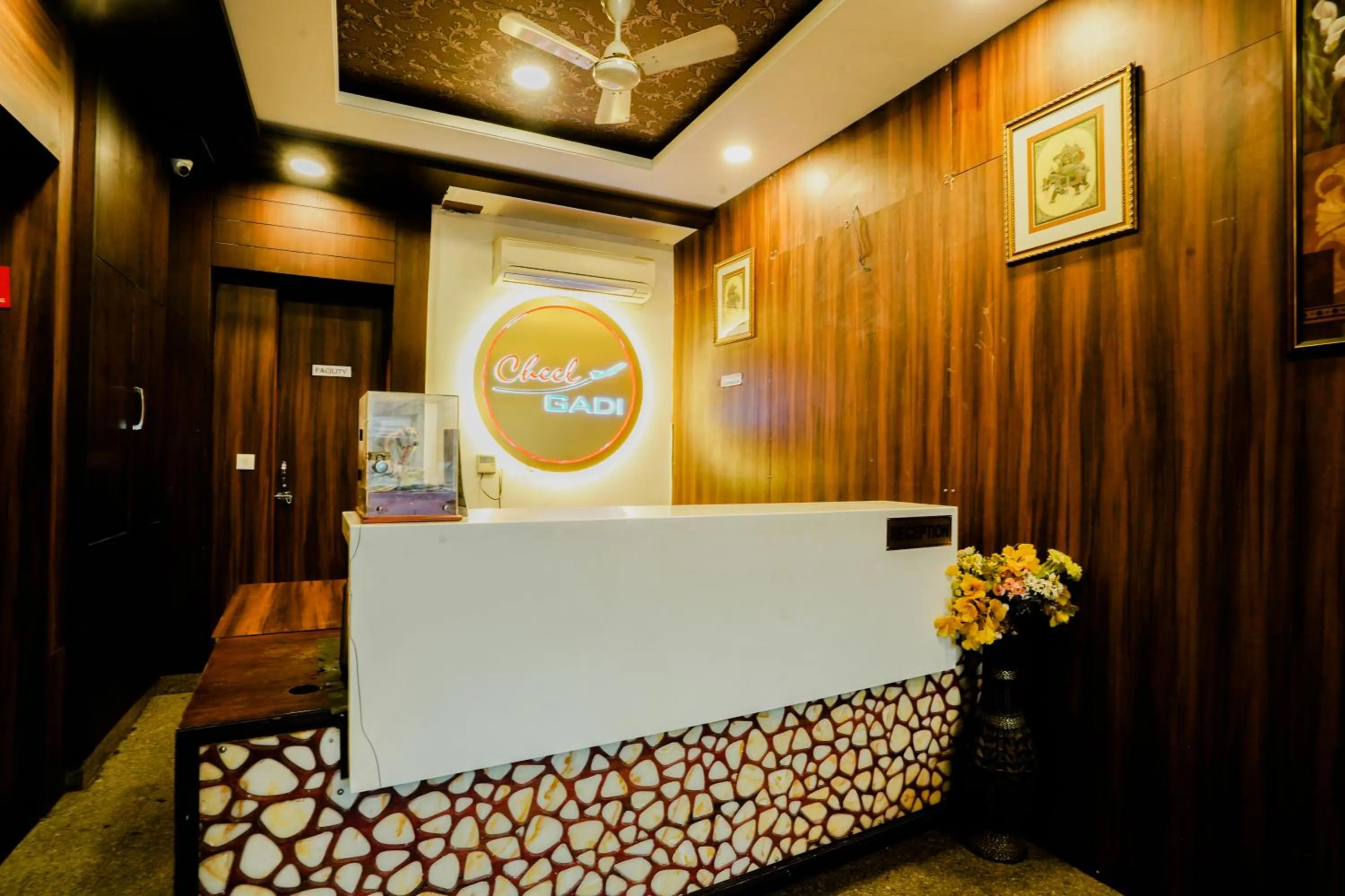 Lobby or reception in Hotel Cheelgadi