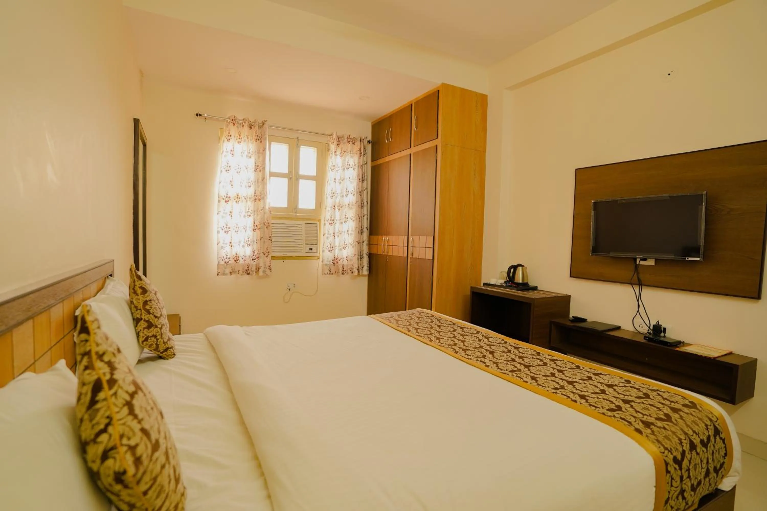 Bed in Hotel Cheelgadi