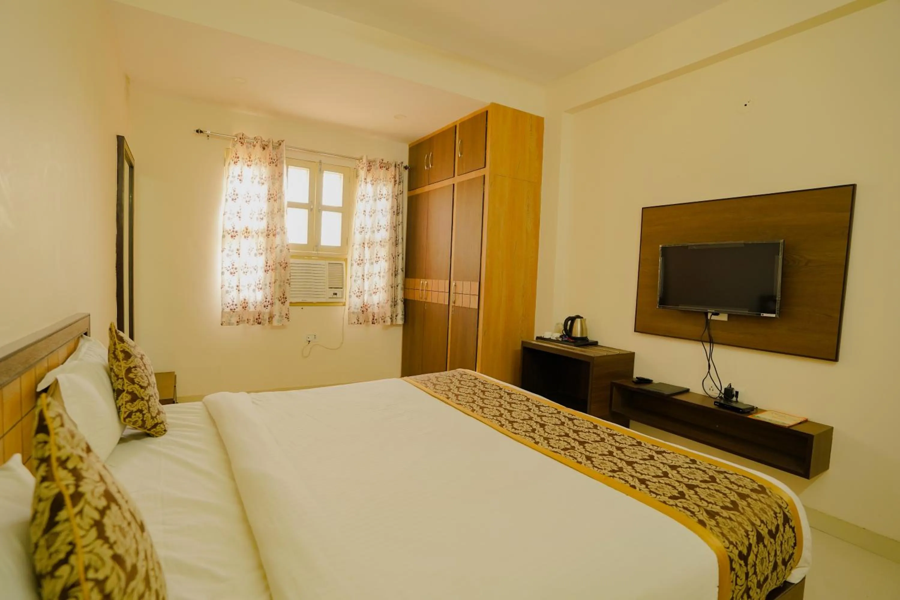 Bed in Hotel Cheelgadi