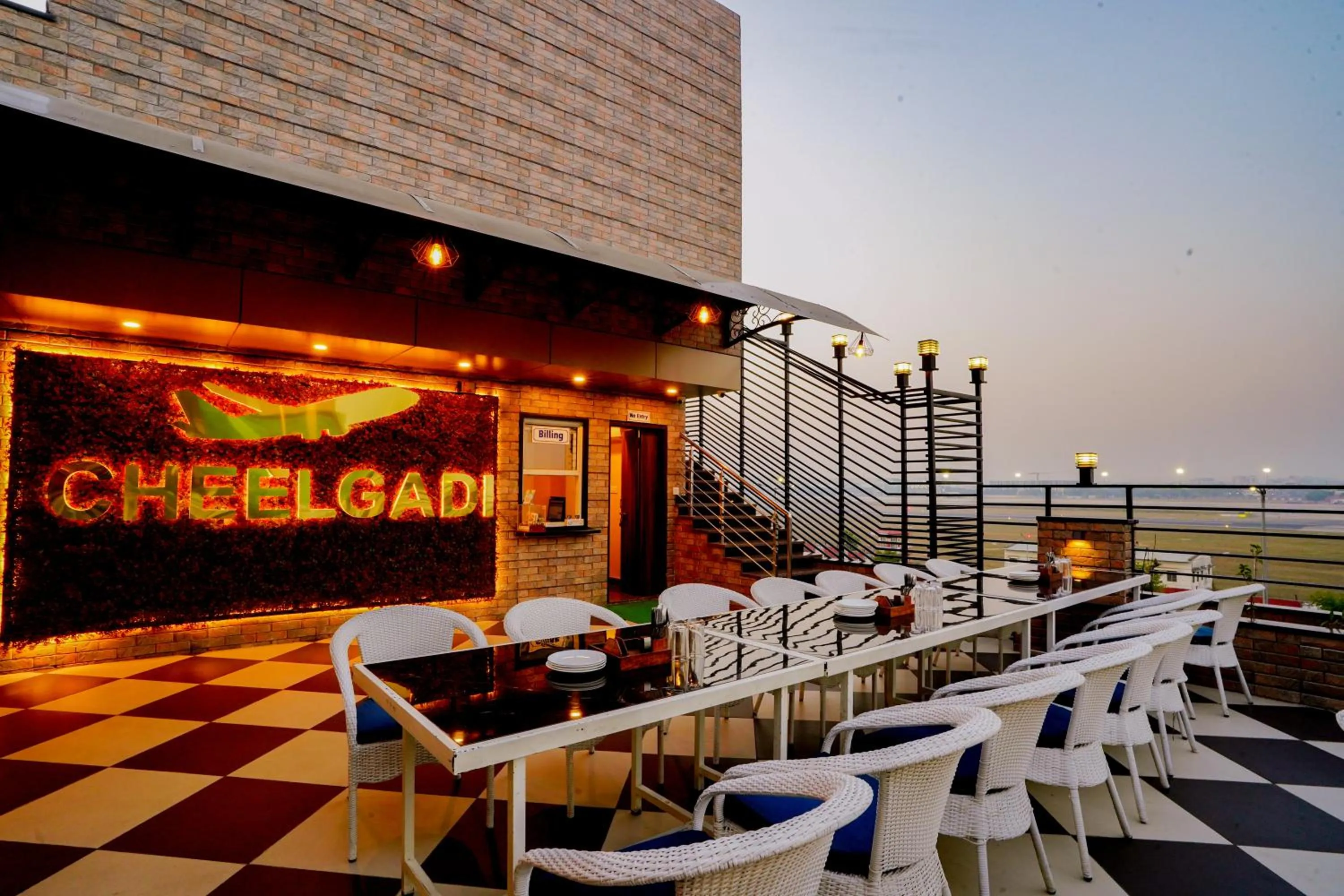 Restaurant/places to eat in Hotel Cheelgadi