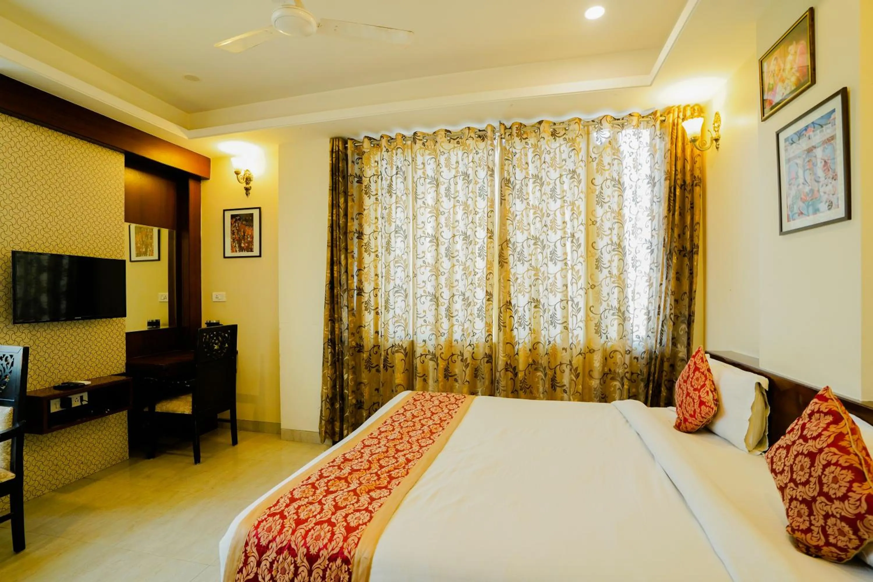 Bed in Hotel Cheelgadi