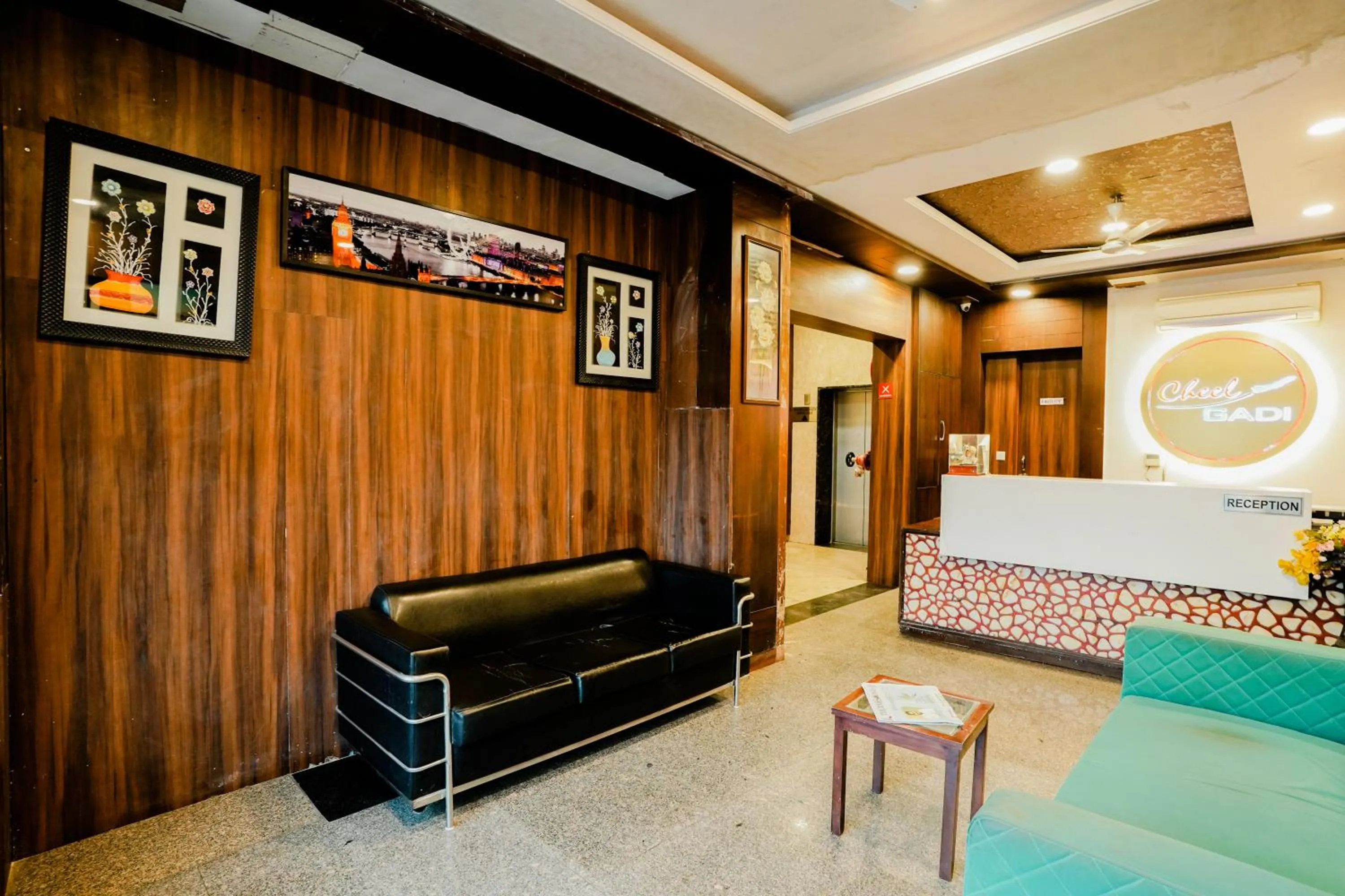Lobby or reception in Hotel Cheelgadi