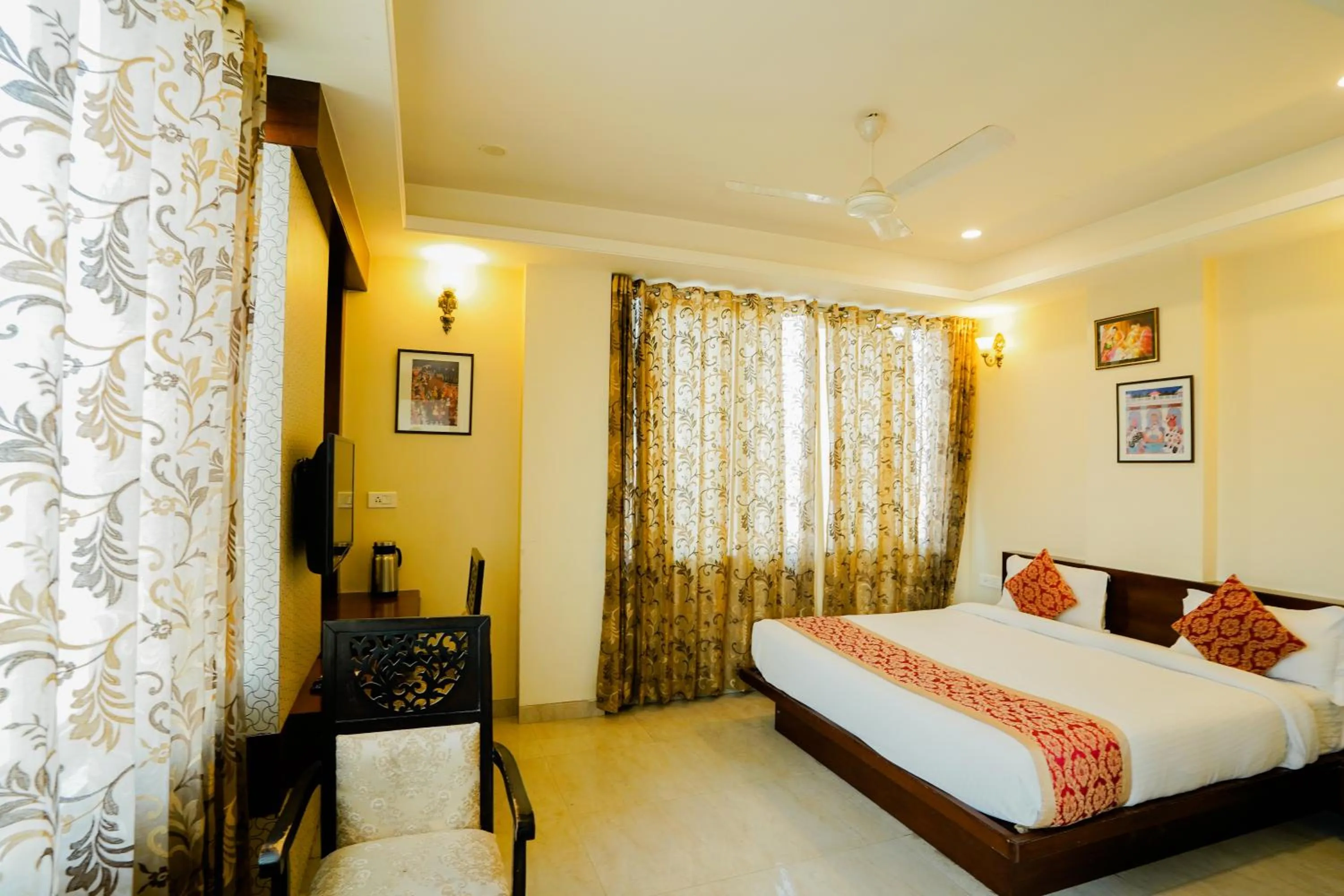 Bed in Hotel Cheelgadi