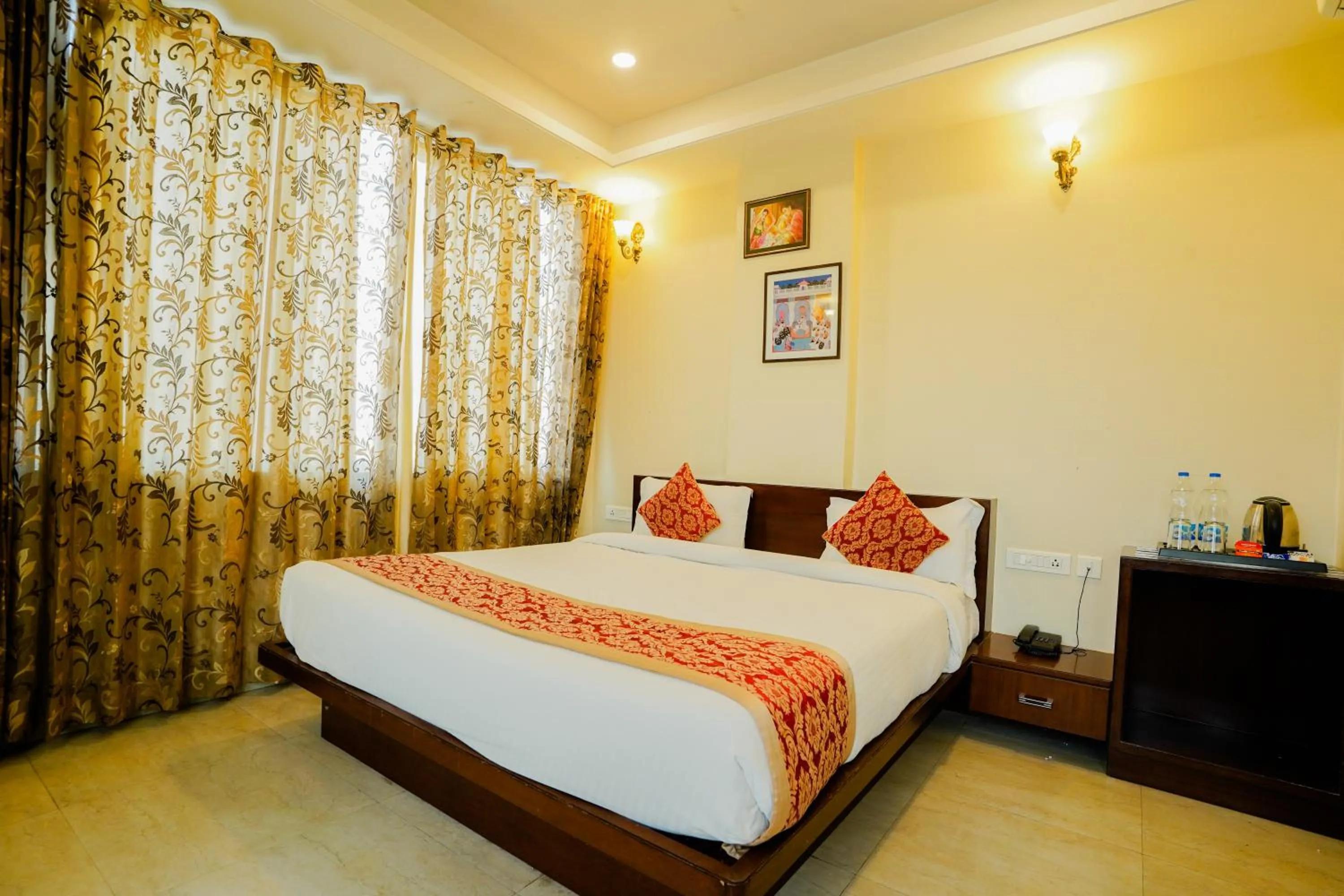 Bed in Hotel Cheelgadi