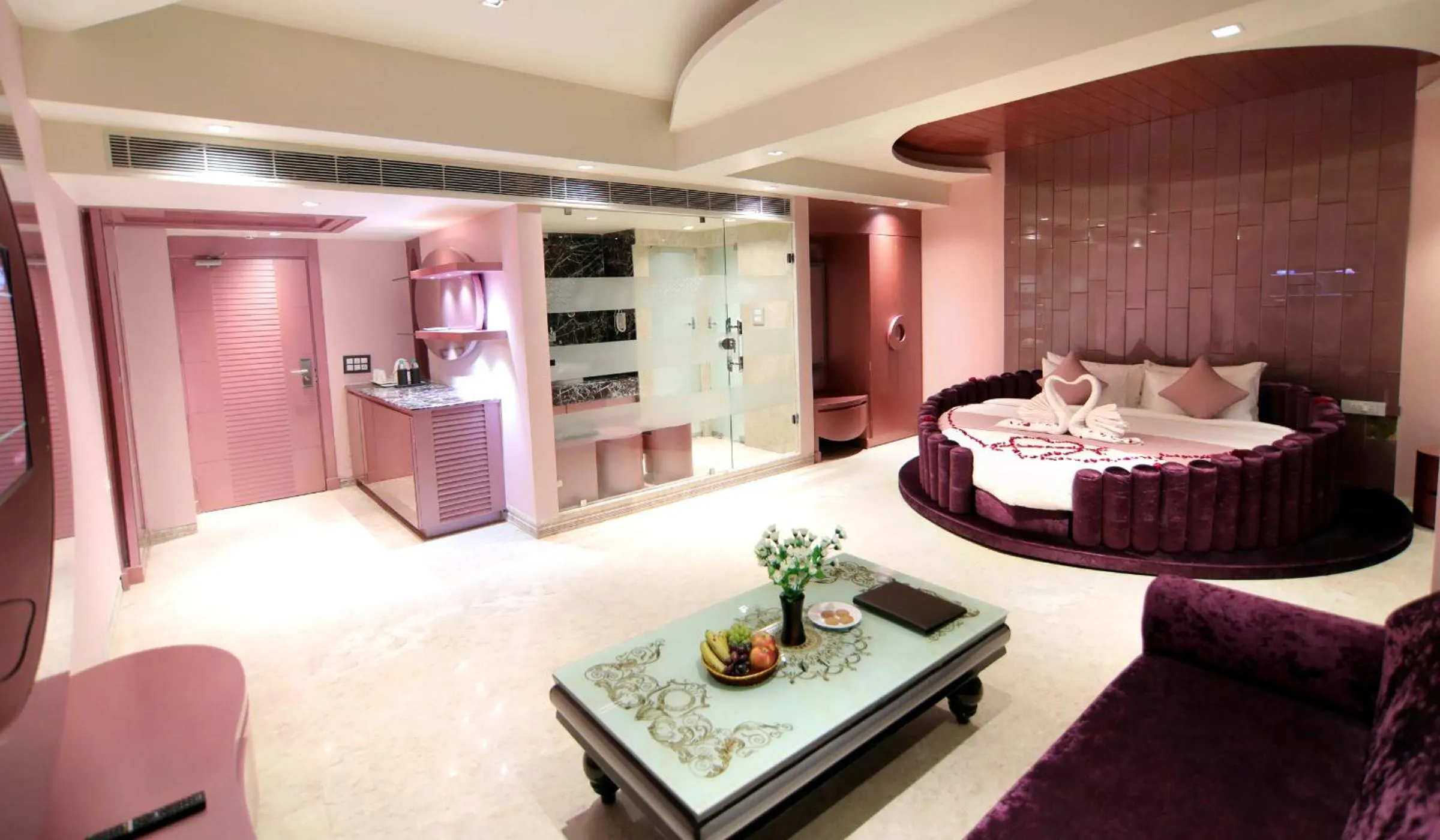 Living room, Bed in Udman Hotel Haridwar