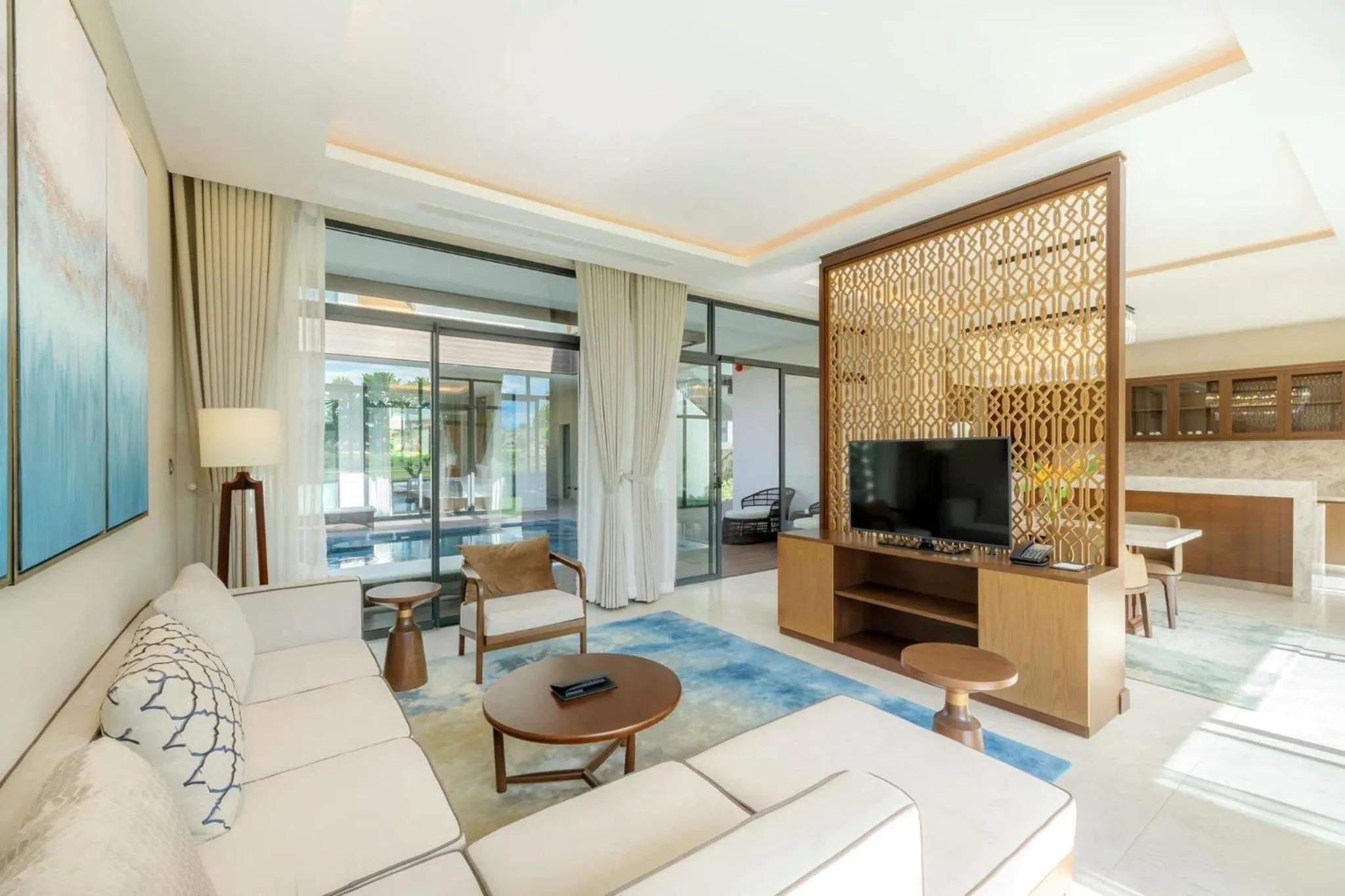 Communal lounge/ TV room in Residence Inn Villa Cam Ranh