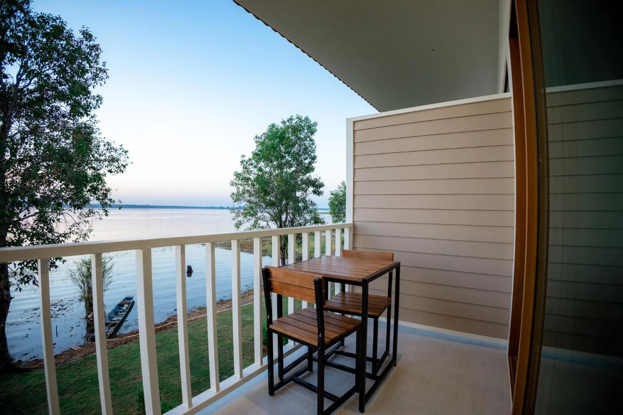 Balcony/Terrace in LAKE HOUSE Naka Cave