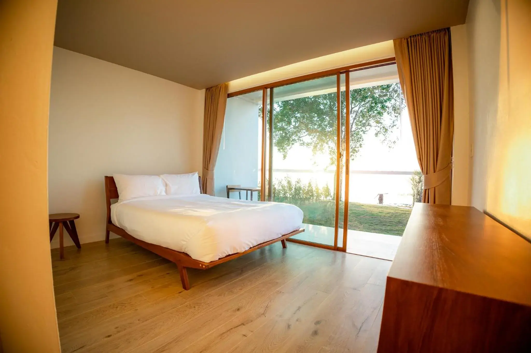 Double Room with Lake View in LAKE HOUSE Naka Cave Double Room with Lake View in LAKE HOUSE Naka Cave