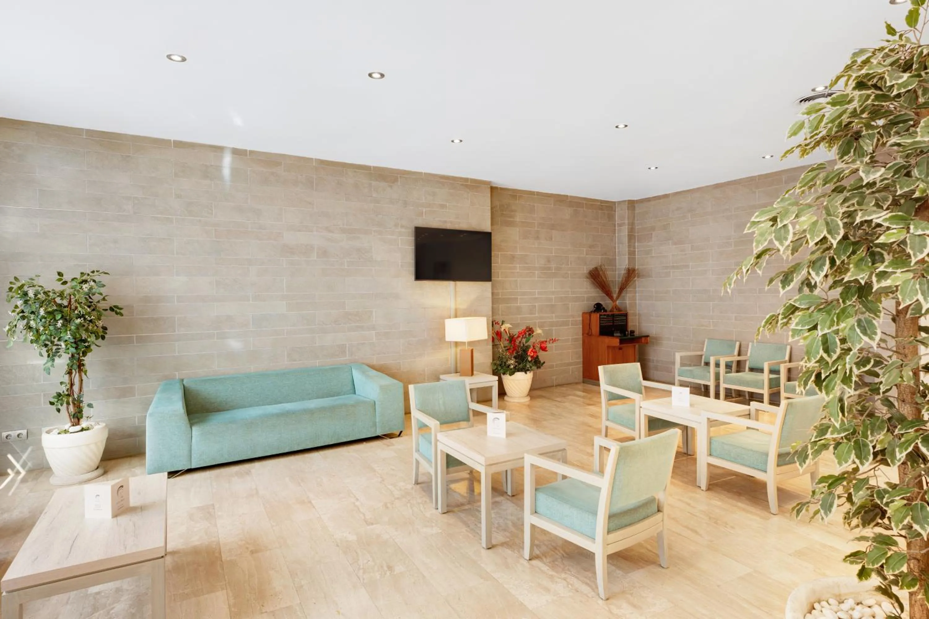 Communal lounge/ TV room in Abelux