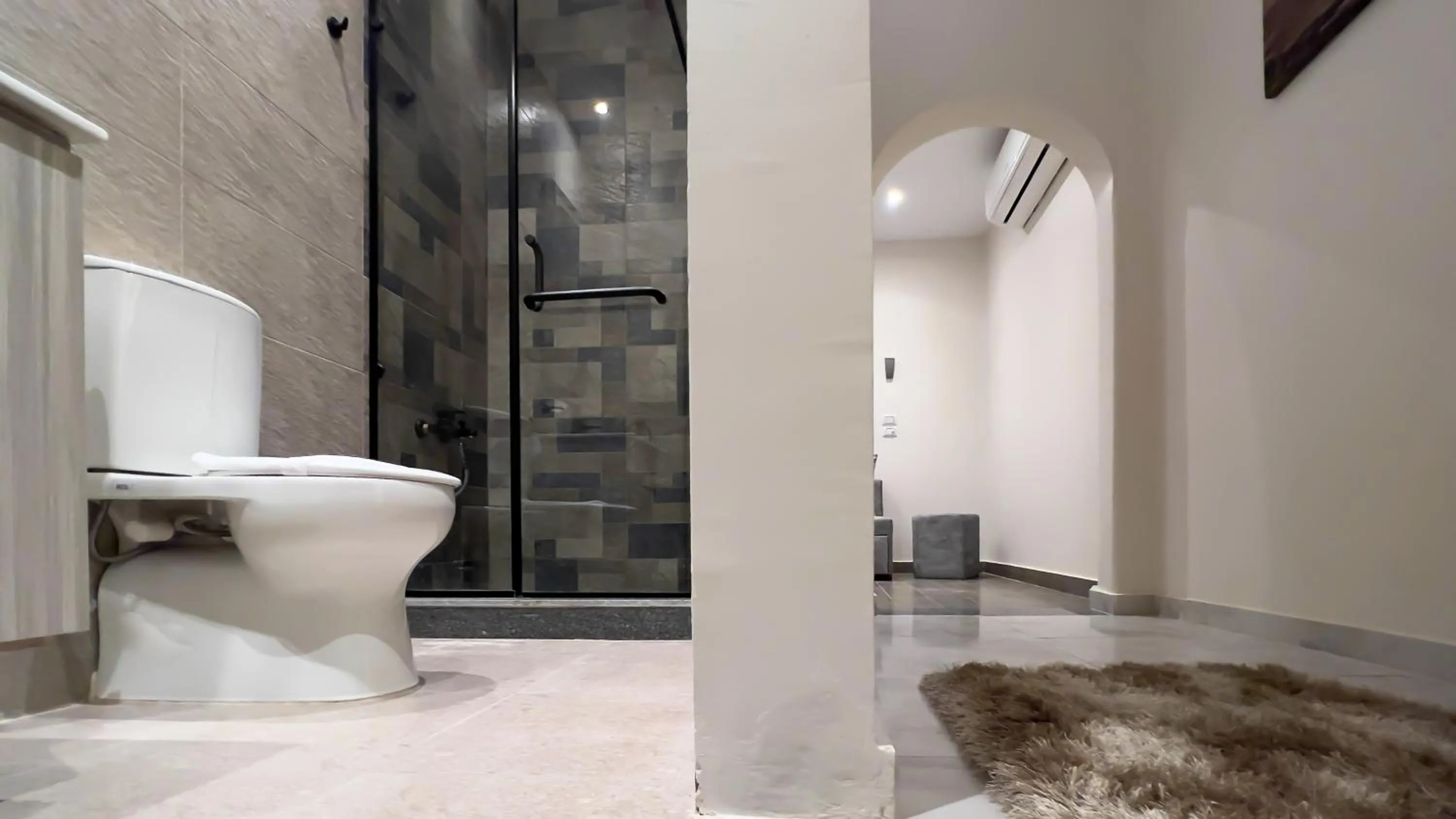 Bathroom in STEPS IN Pyramids View