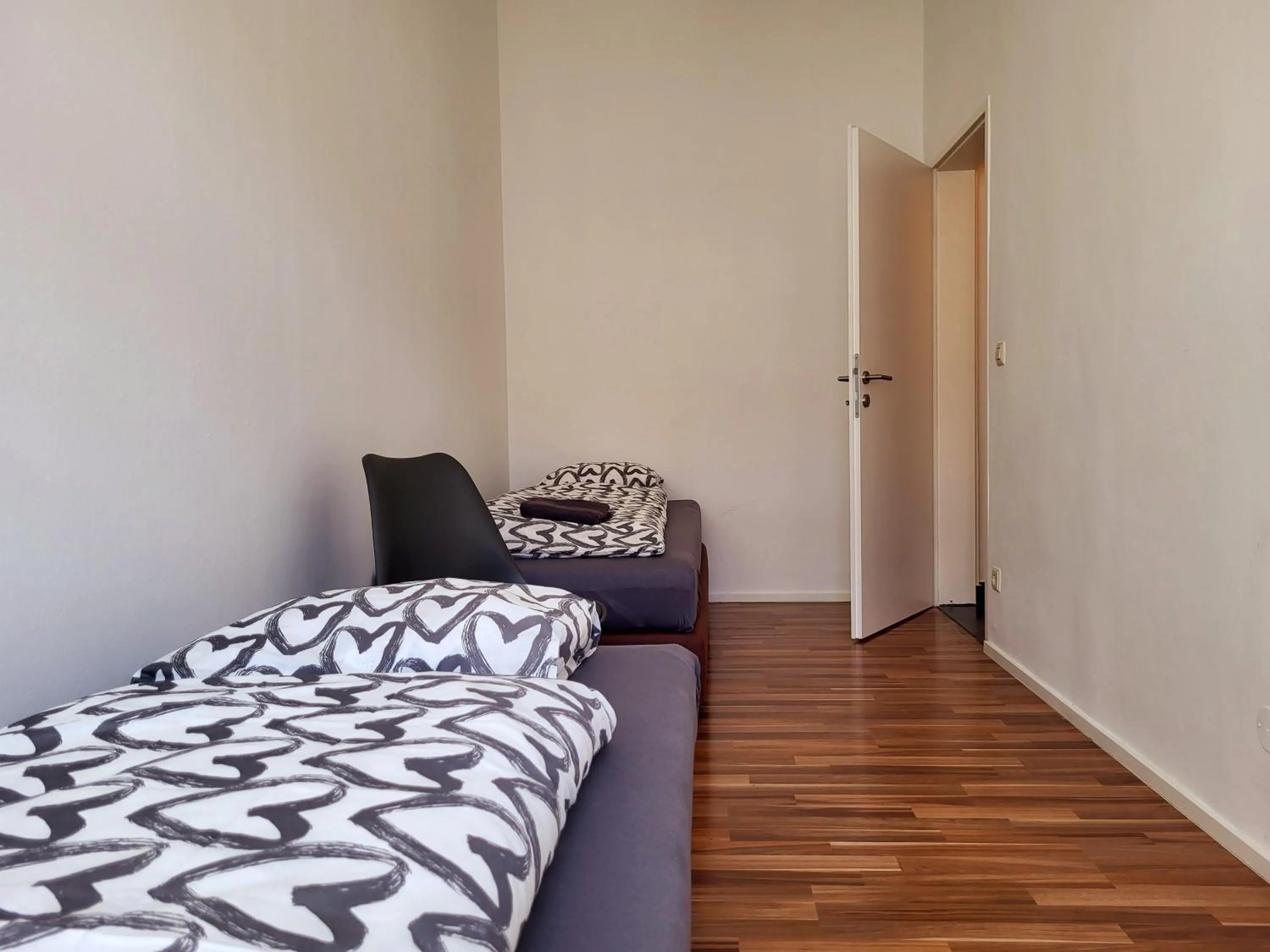 Bed in Apartment Schweglerstrasse - near Stadthalle