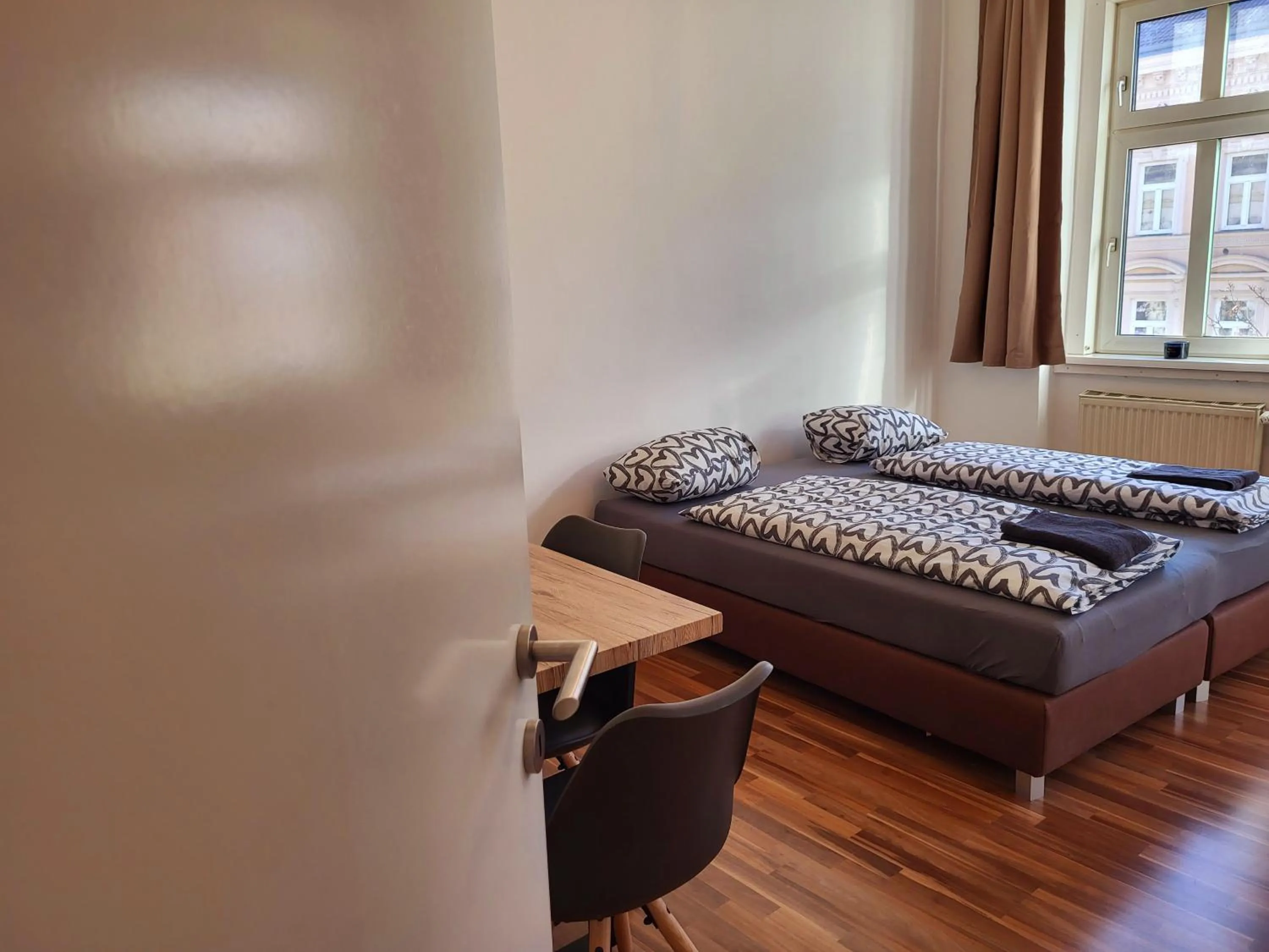 Bed in Apartment Schweglerstrasse - near Stadthalle