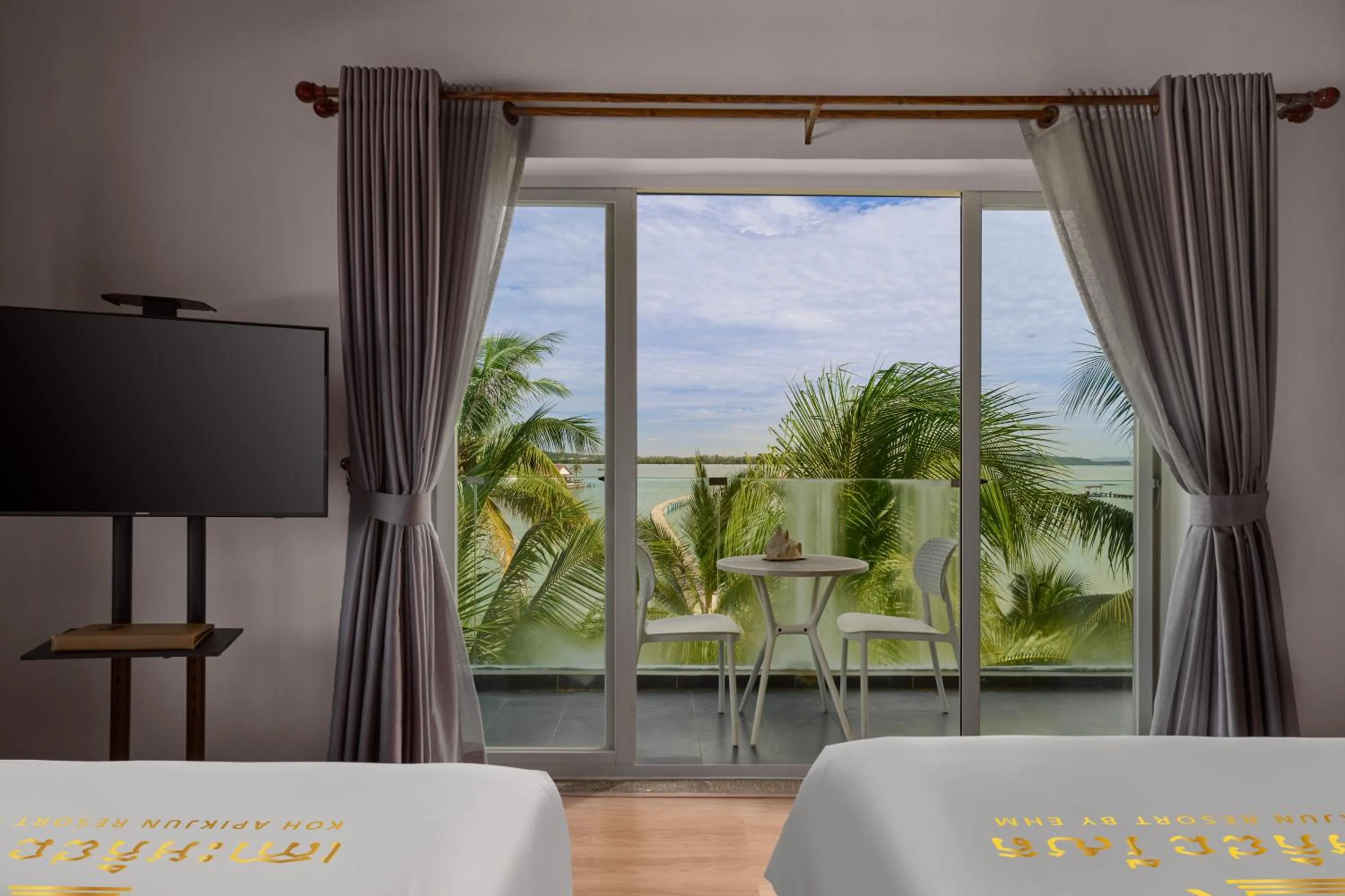 Bed in Koh Apikjun Resort by EHM