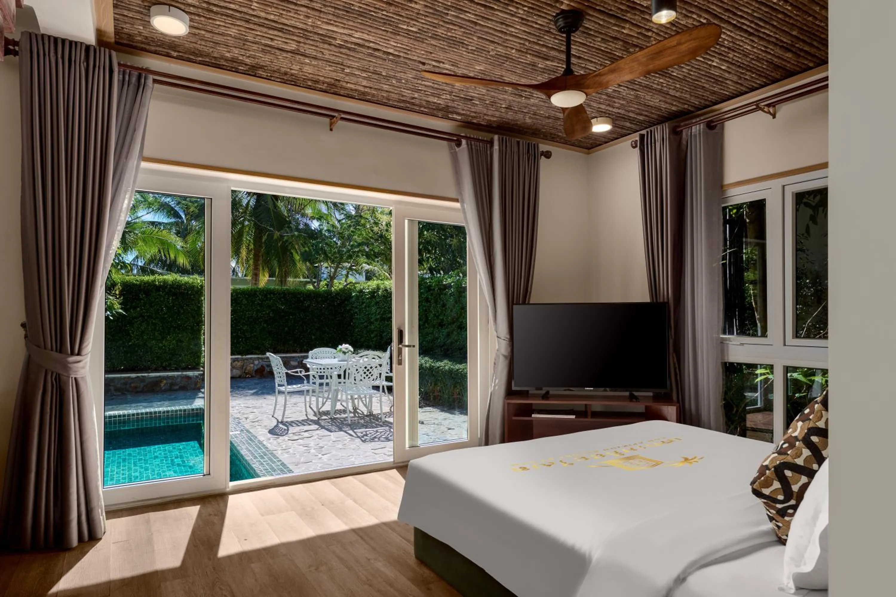 Bed in Koh Apikjun Resort by EHM