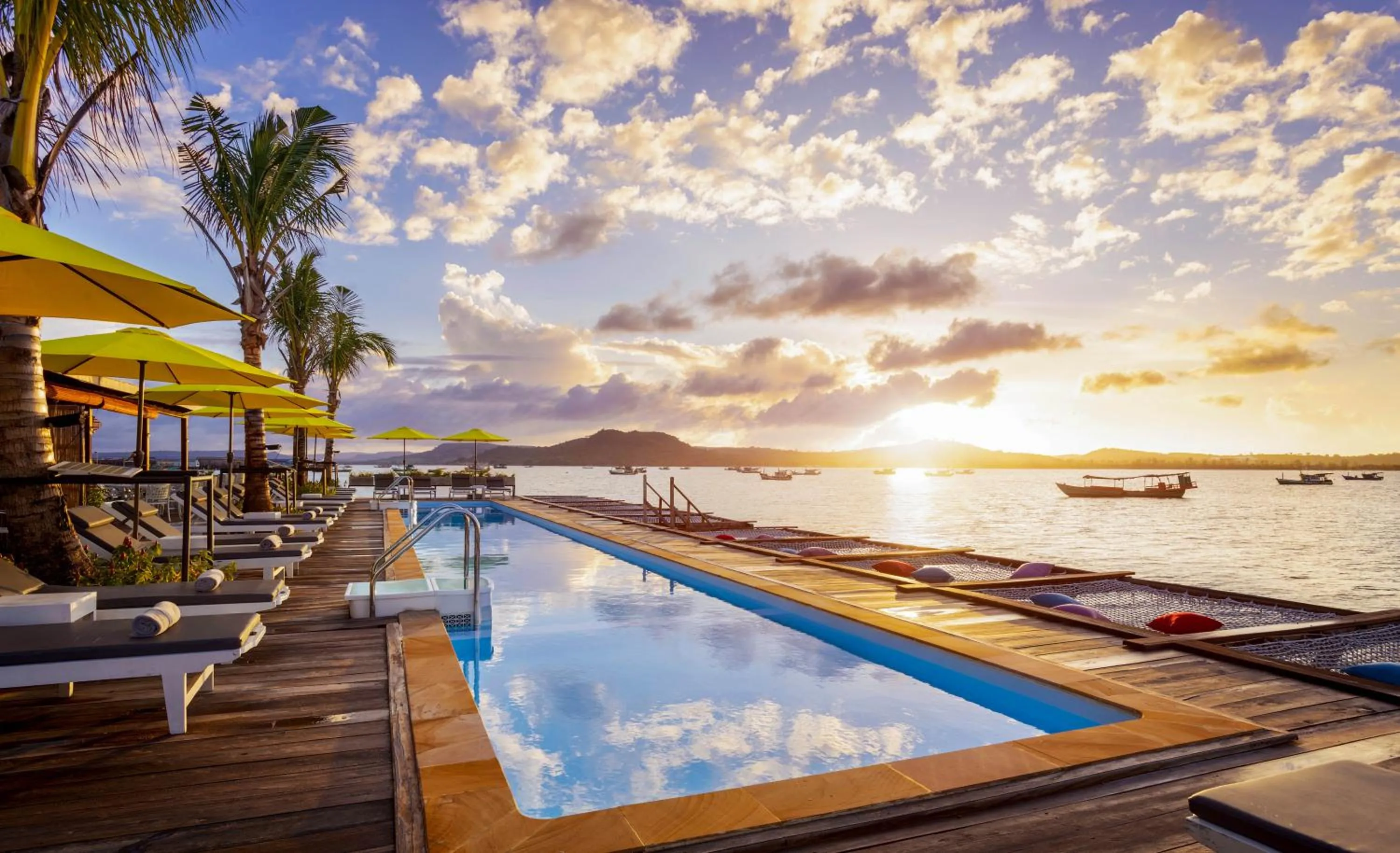 Swimming pool in Koh Apikjun Resort by EHM