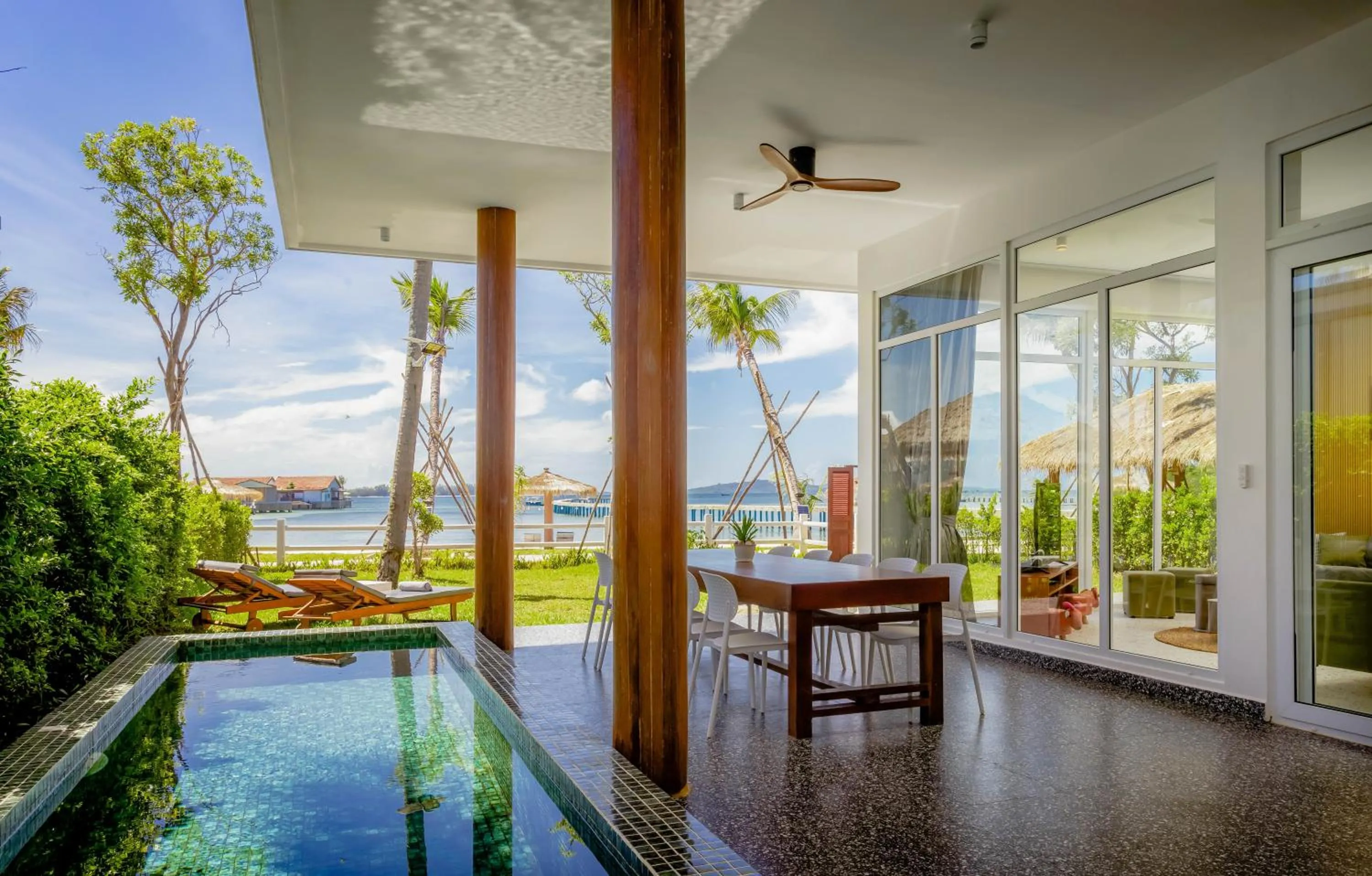 Dining area in Koh Apikjun Resort by EHM