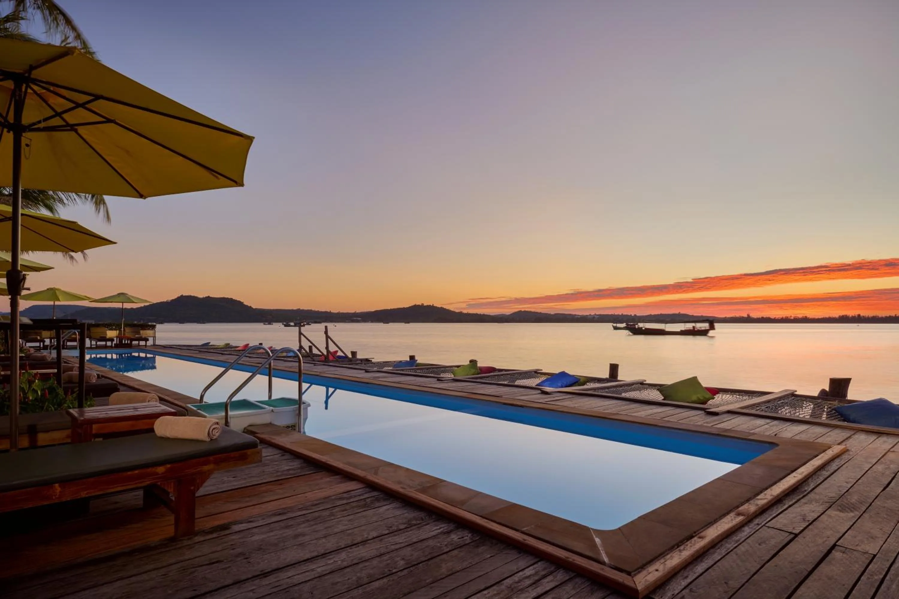Swimming pool in Koh Apikjun Resort by EHM