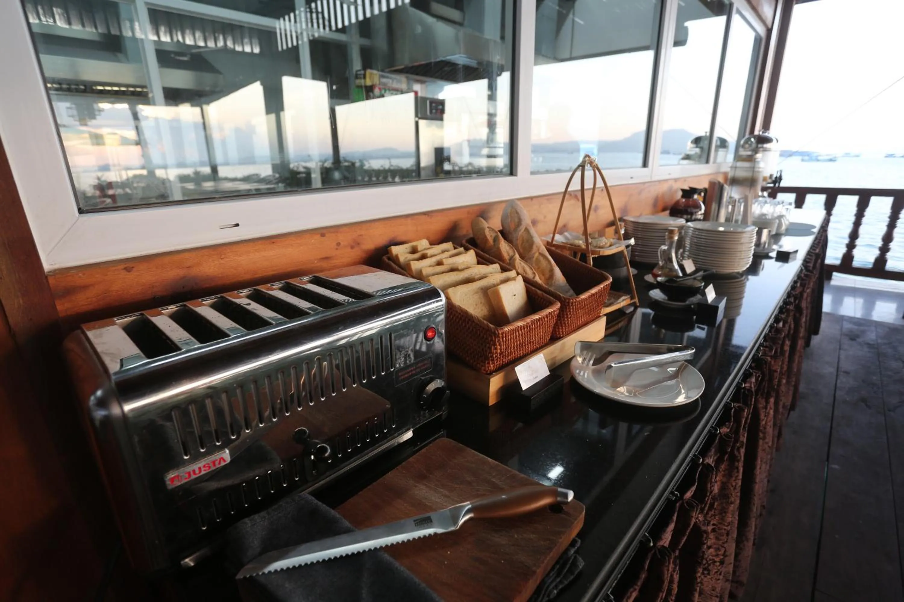 Restaurant/places to eat in Koh Apikjun Resort by EHM