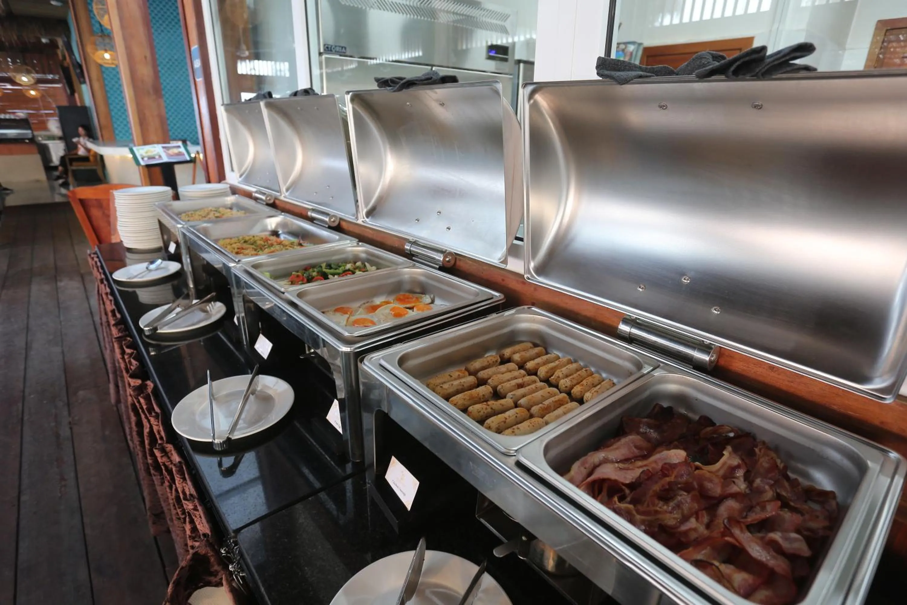 Restaurant/places to eat in Koh Apikjun Resort by EHM