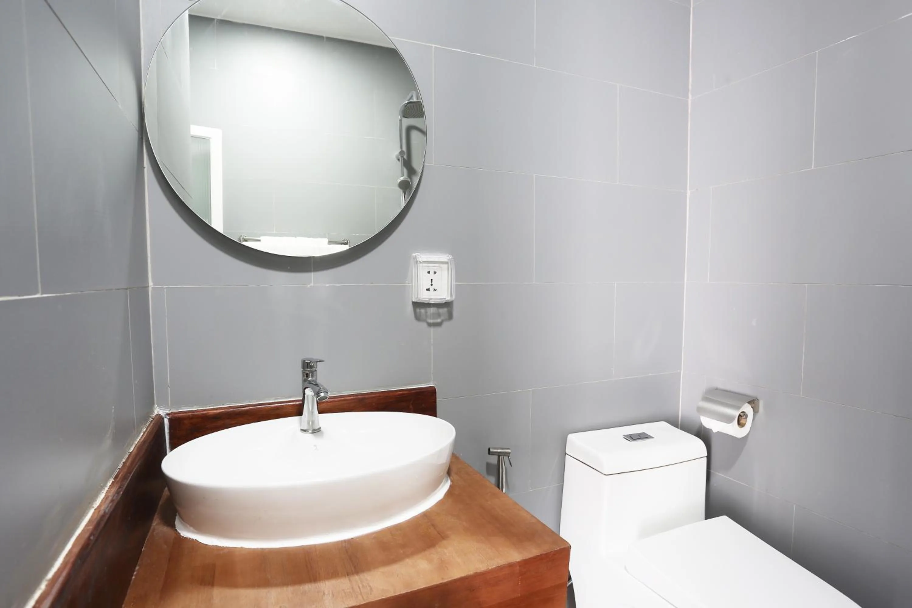 Toilet in Koh Apikjun Resort by EHM