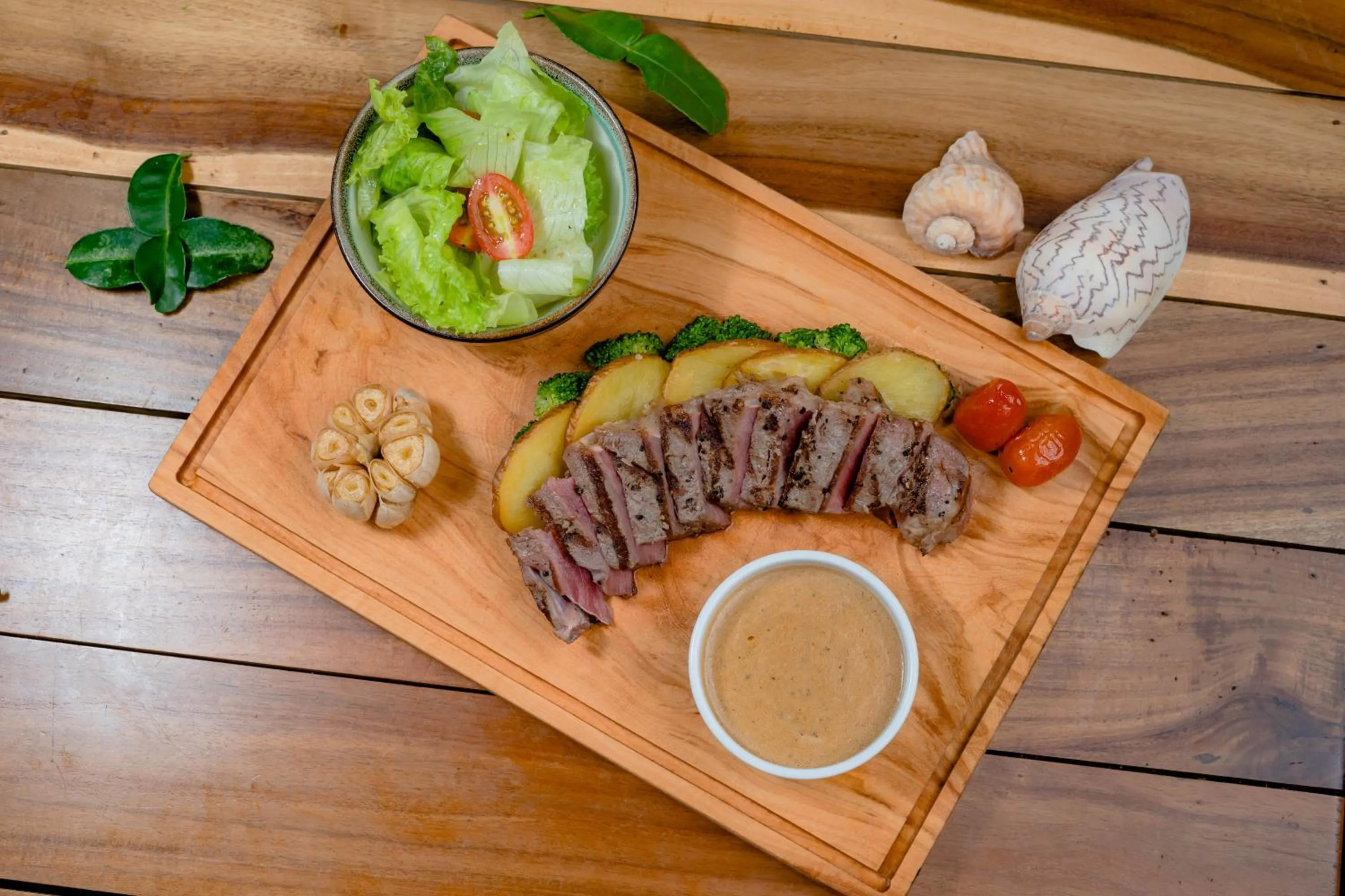 Food in Koh Apikjun Resort by EHM