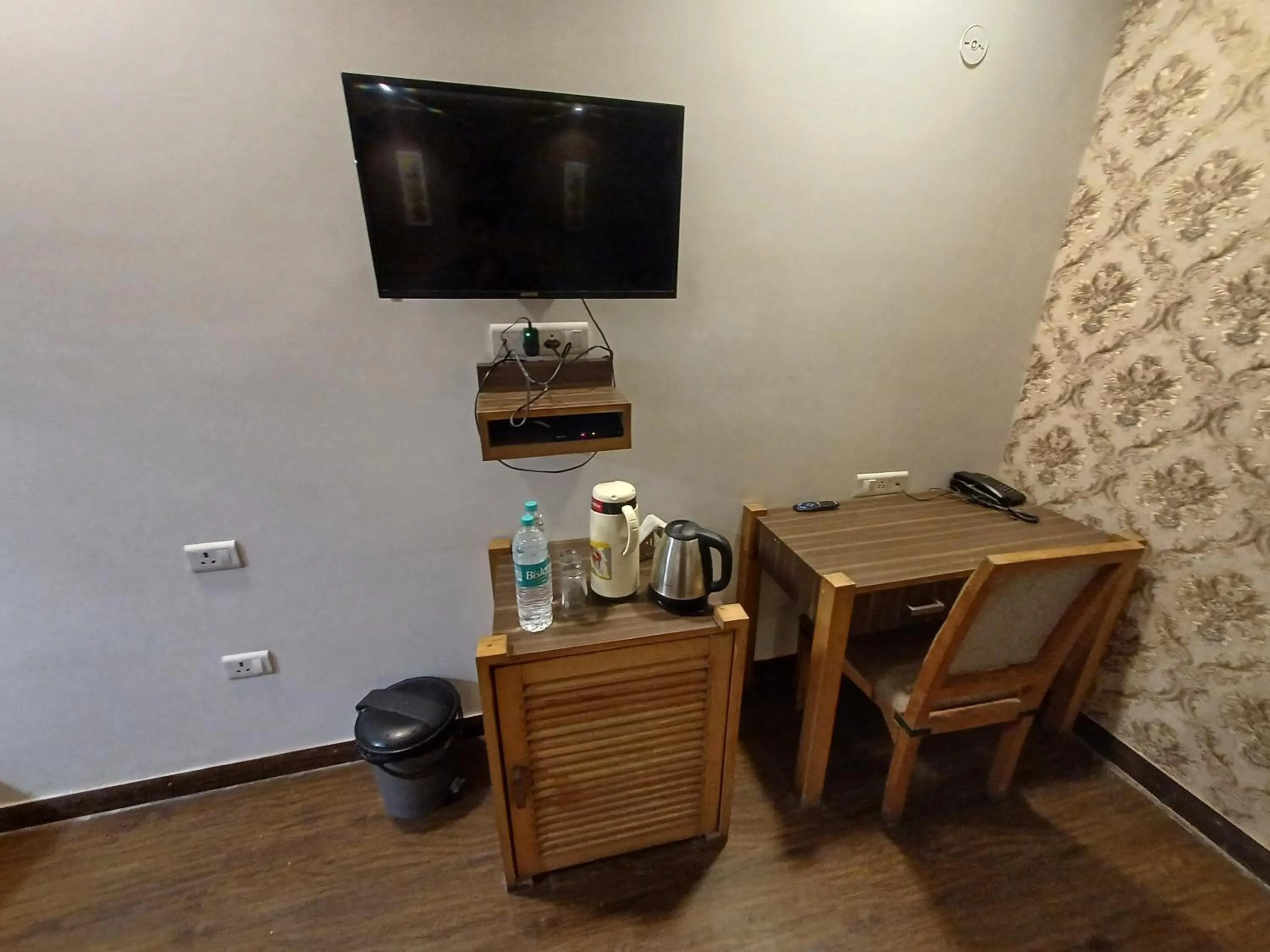 TV and multimedia in Hotel Park Residency