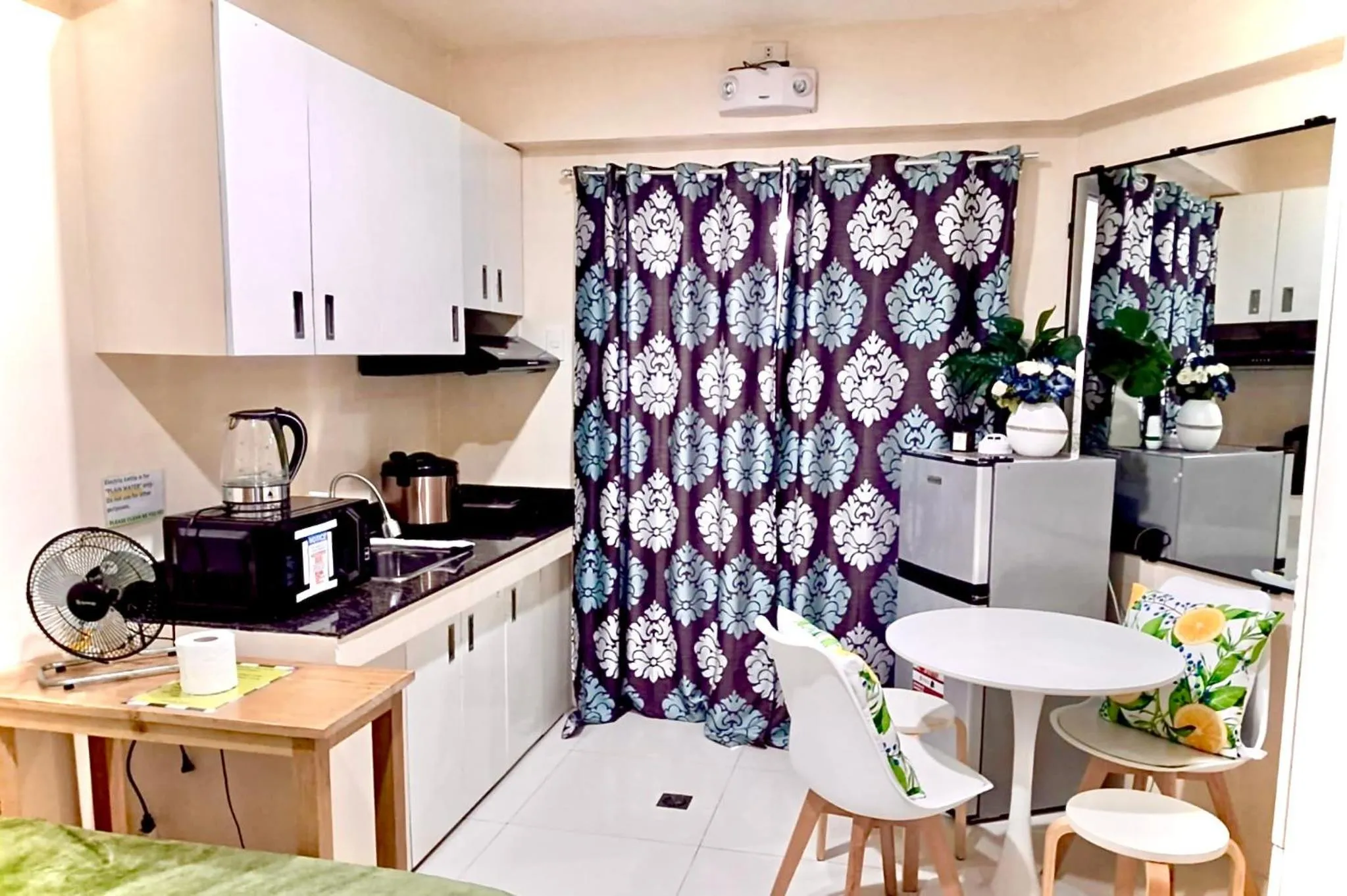 BURNHAM HILL CONDOMINIUM