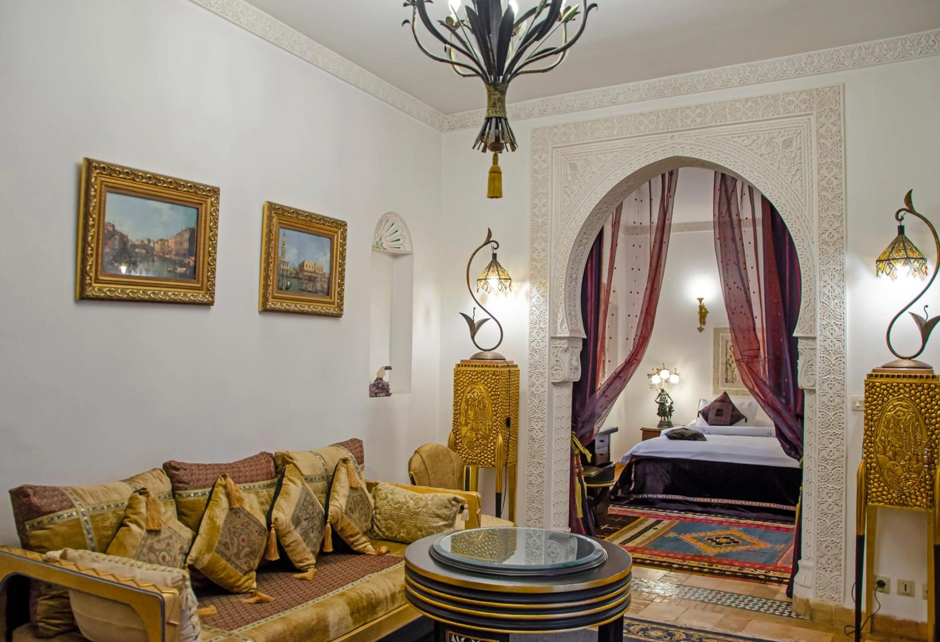 Seating area, Bed in Riad Esmeralda