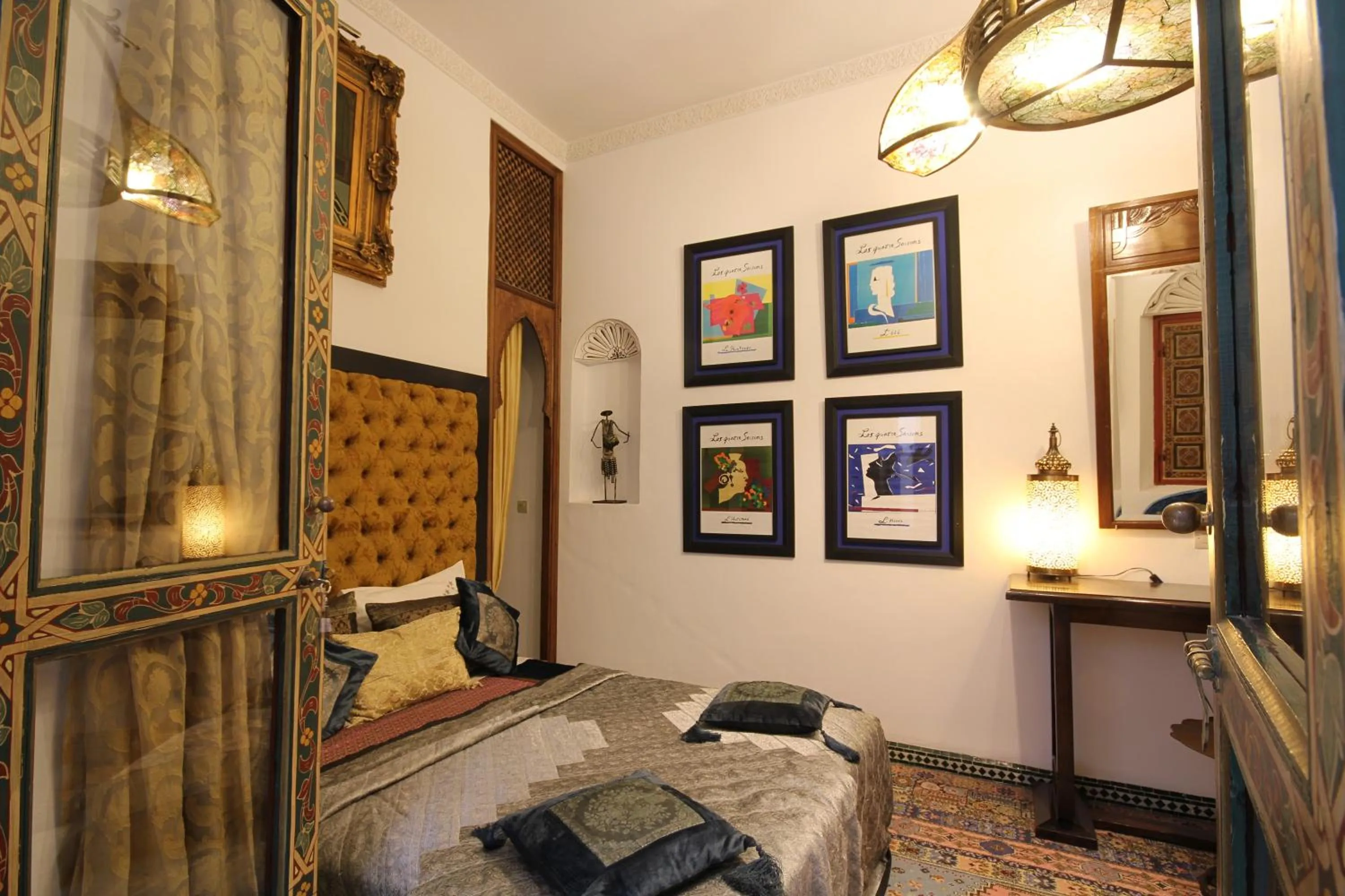 Bed in Riad Esmeralda