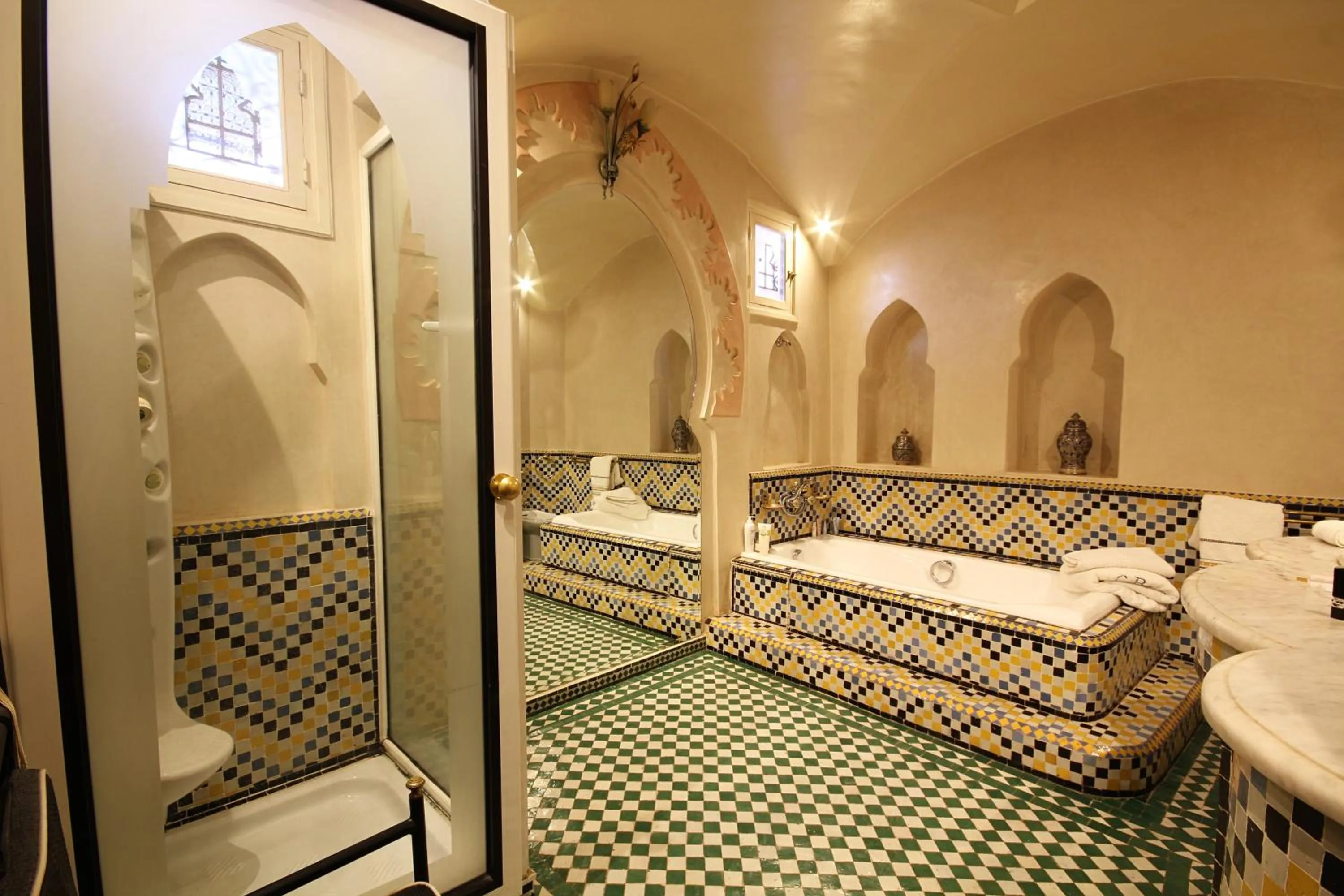 Bathroom, Bed in Riad Esmeralda